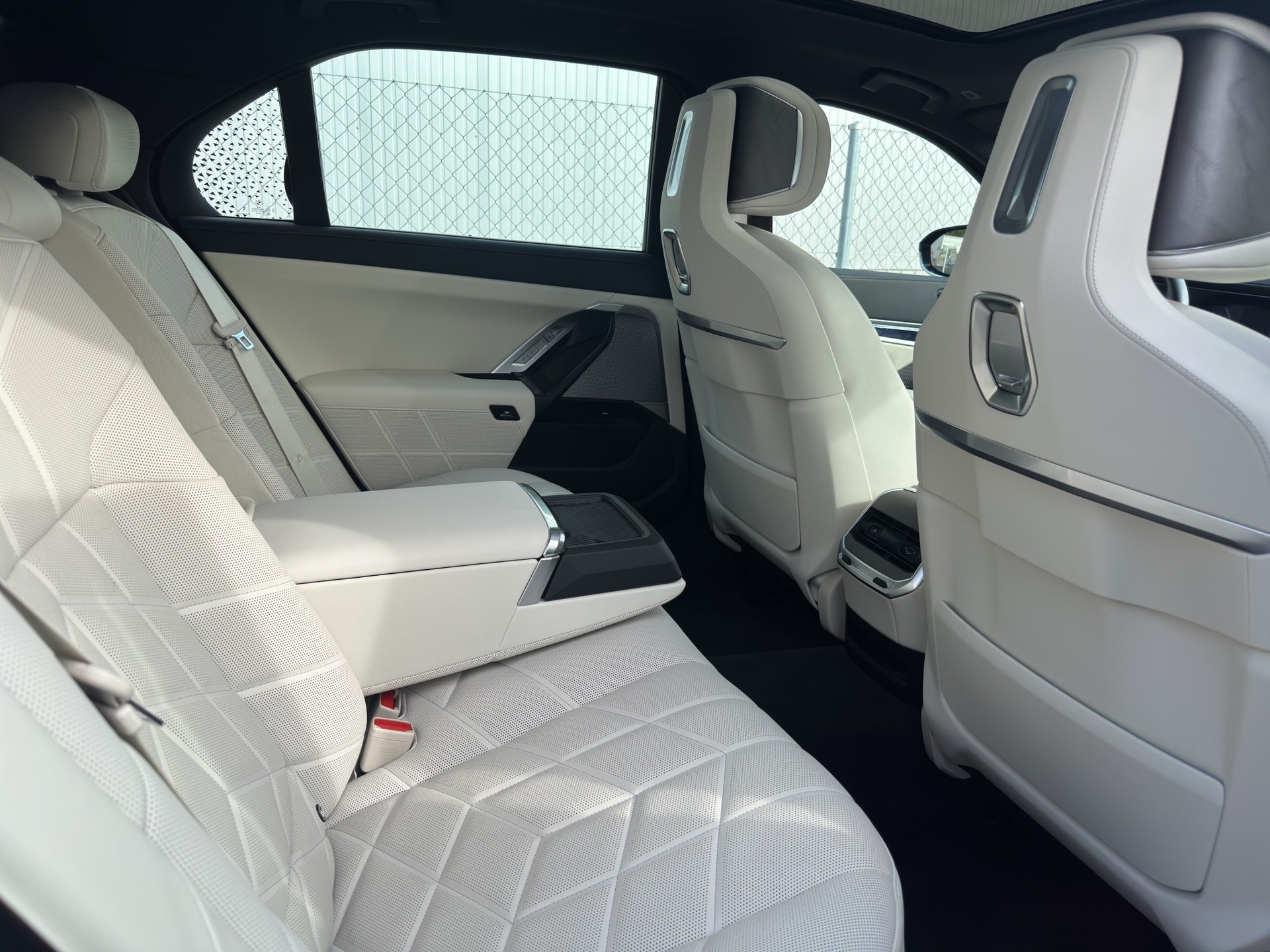 BMW 750e xDrive Steptronic-image-39