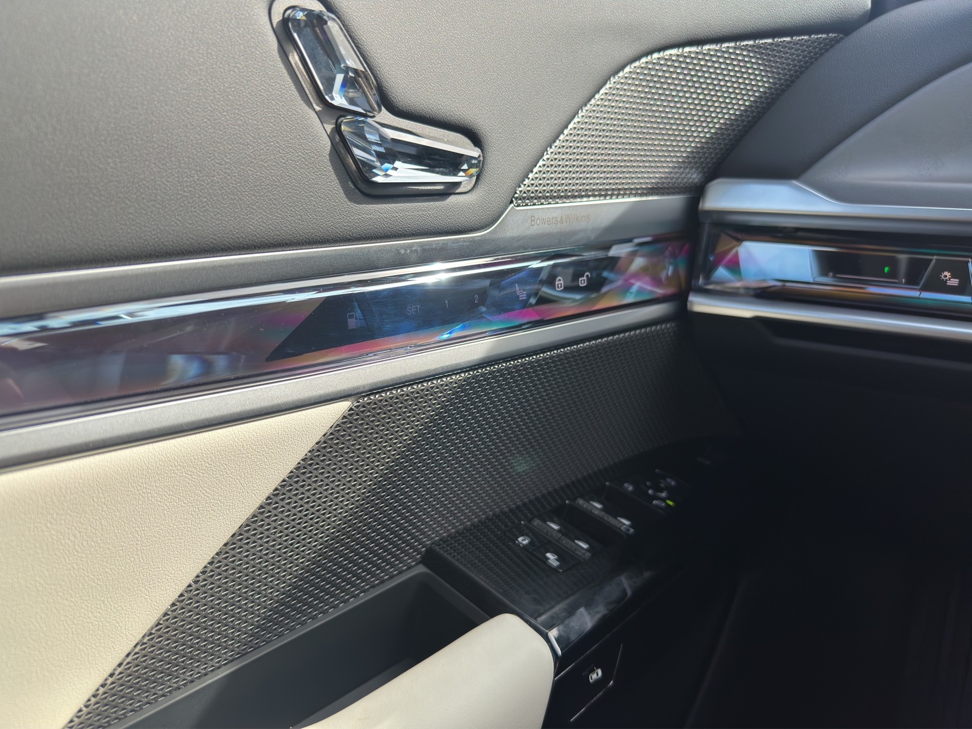 BMW 750e xDrive Steptronic-image-11