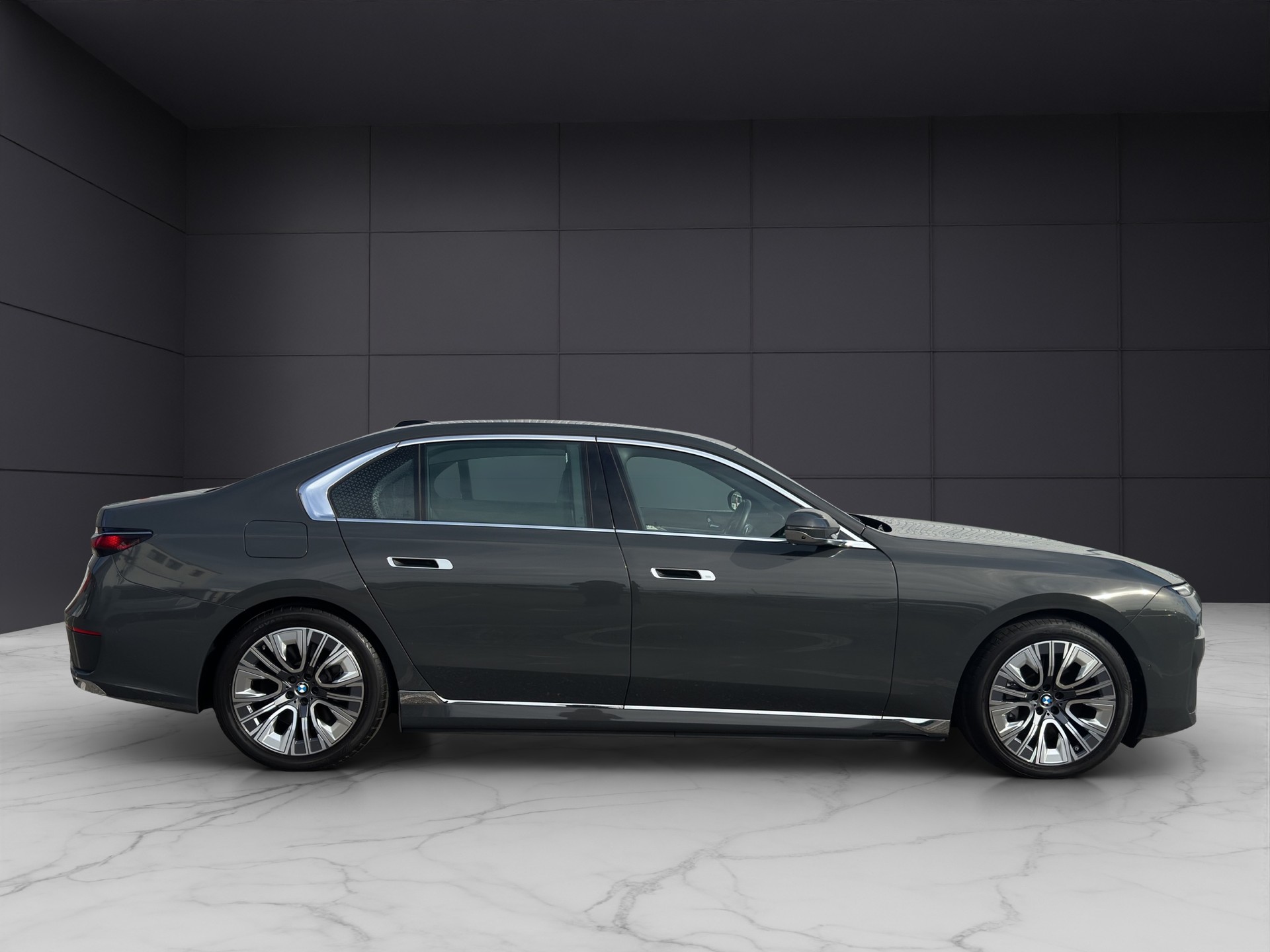 BMW 750e xDrive Steptronic-image-6
