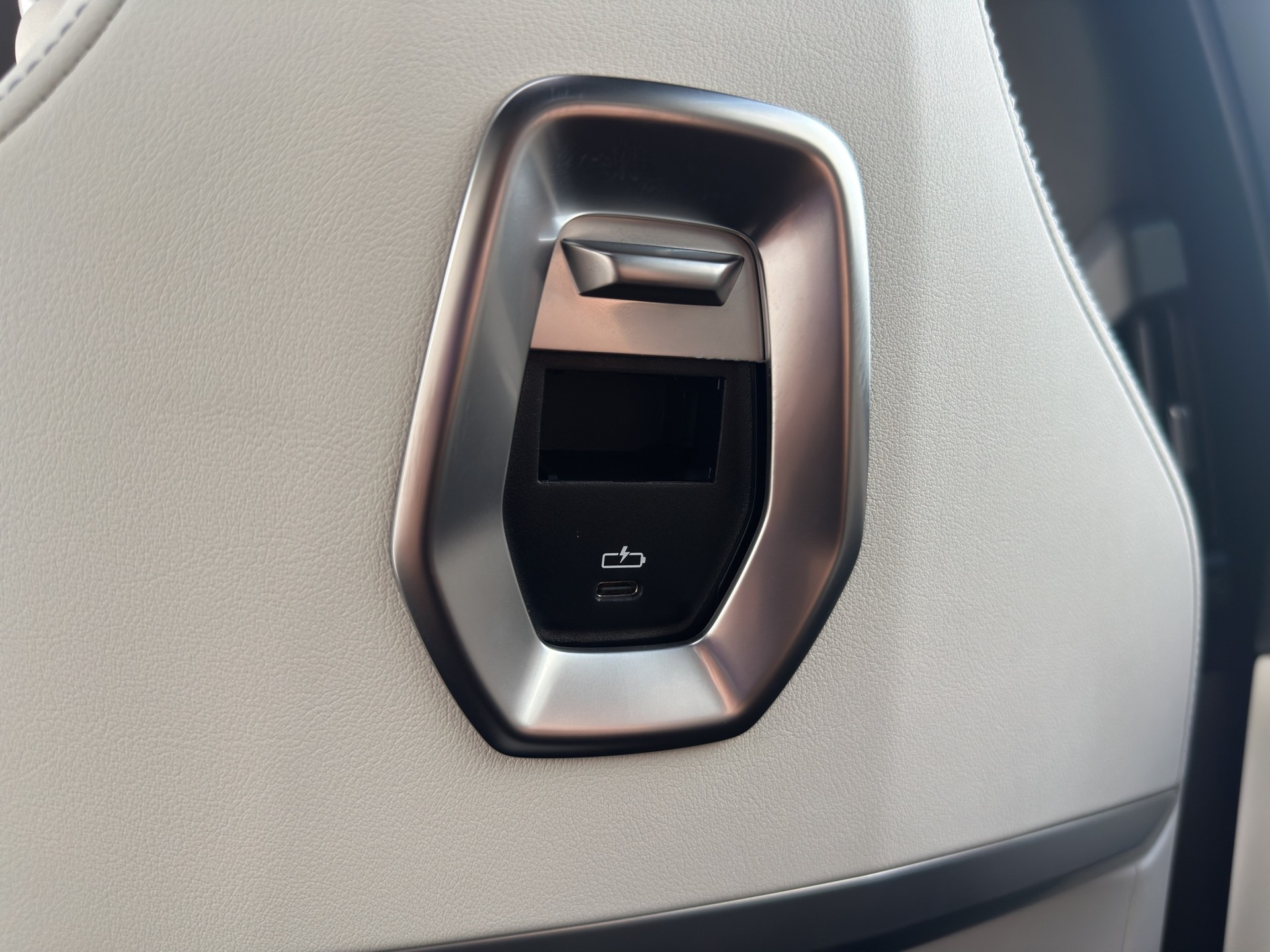 BMW 750e xDrive Steptronic-image-36