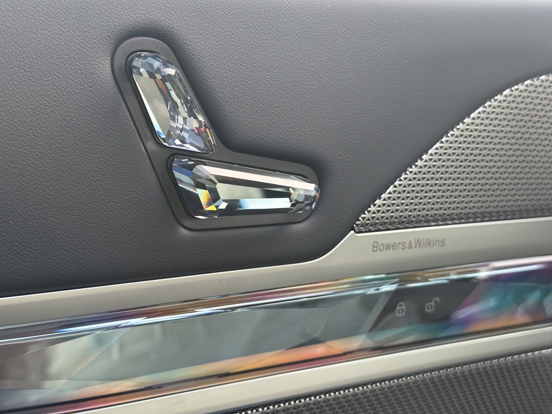 BMW 750e xDrive Steptronic-image-21