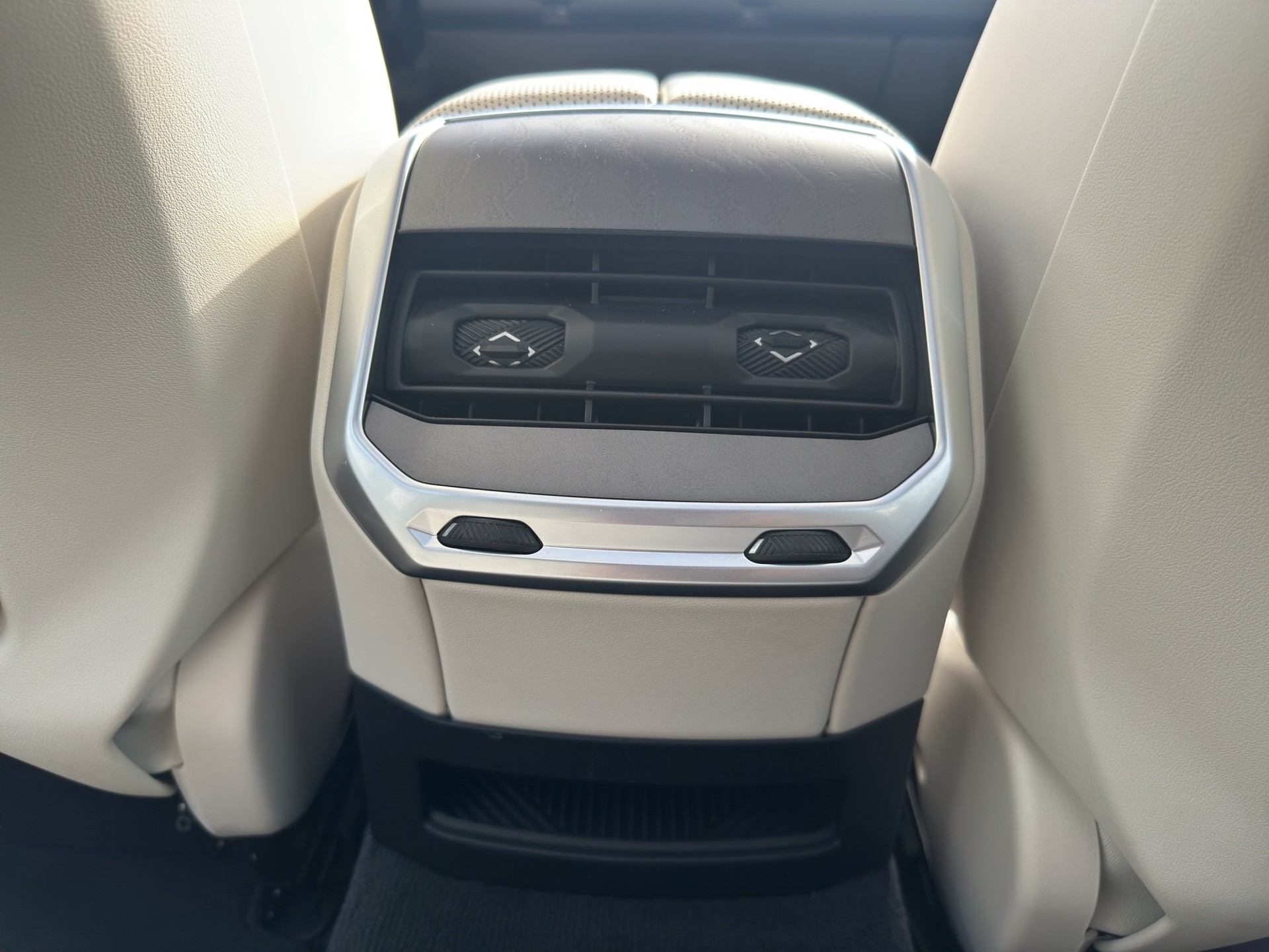 BMW 750e xDrive Steptronic-image-37
