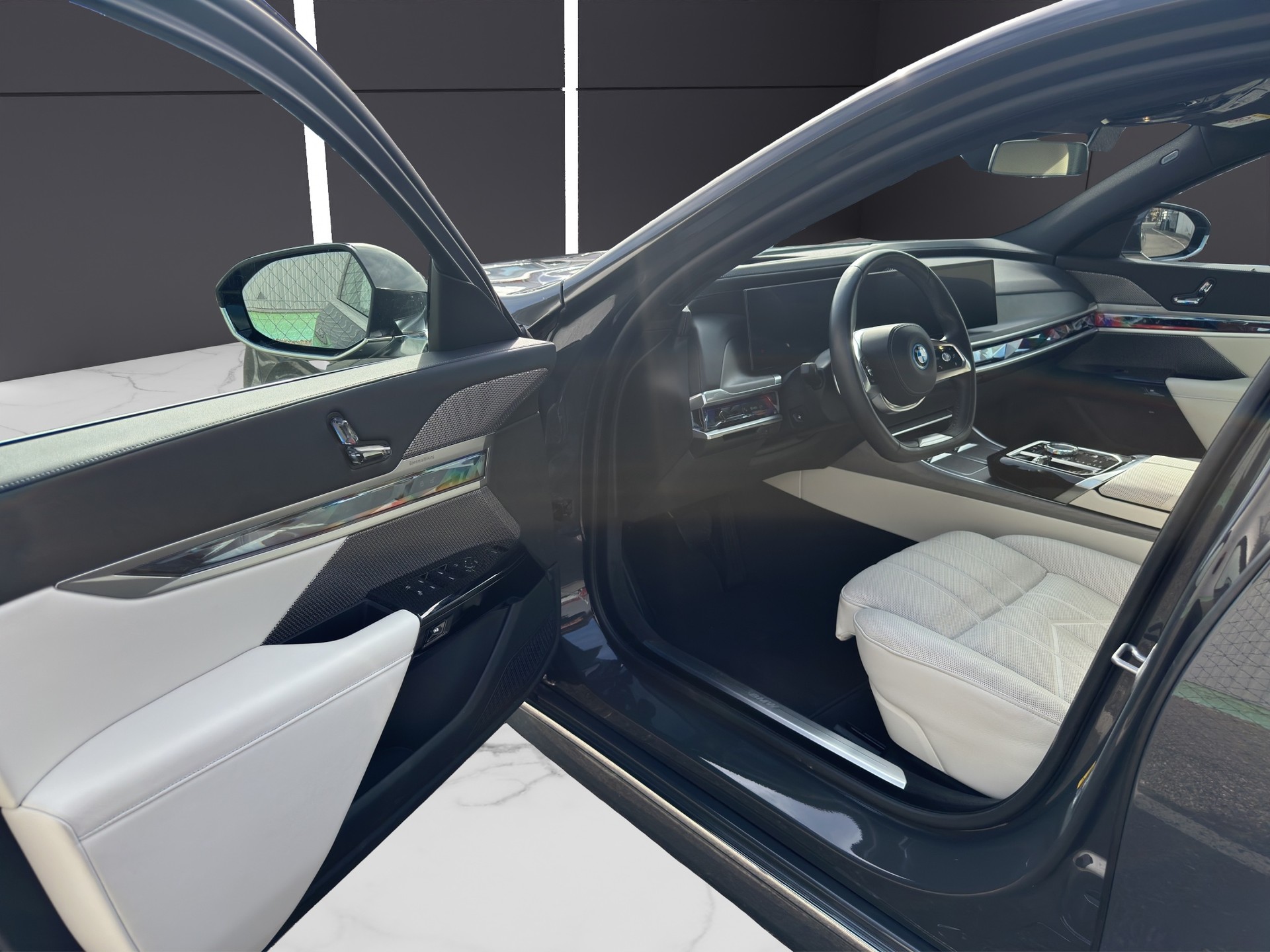 BMW 750e xDrive Steptronic-image-10