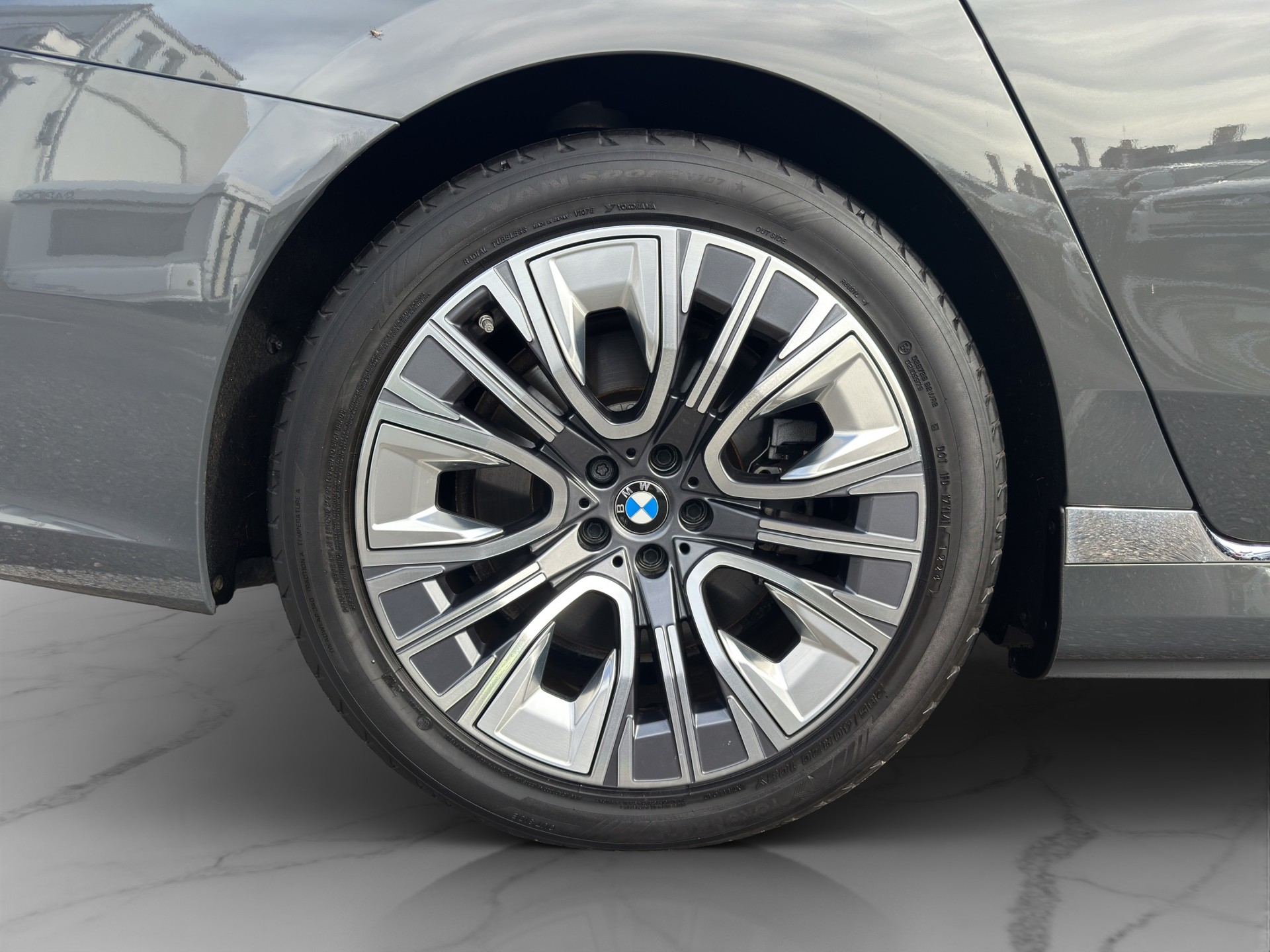 BMW 750e xDrive Steptronic-image-8
