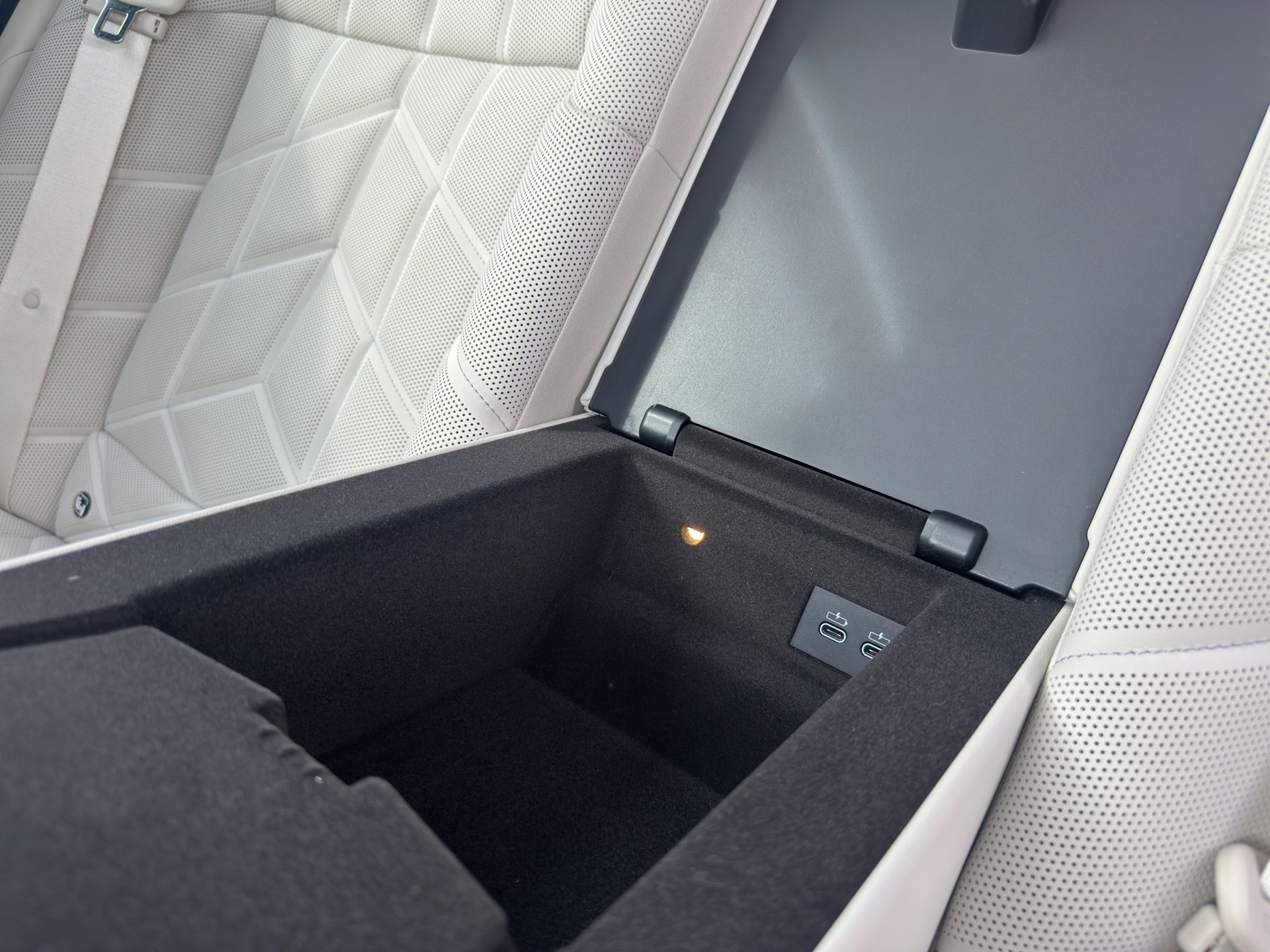 BMW 750e xDrive Steptronic-image-41