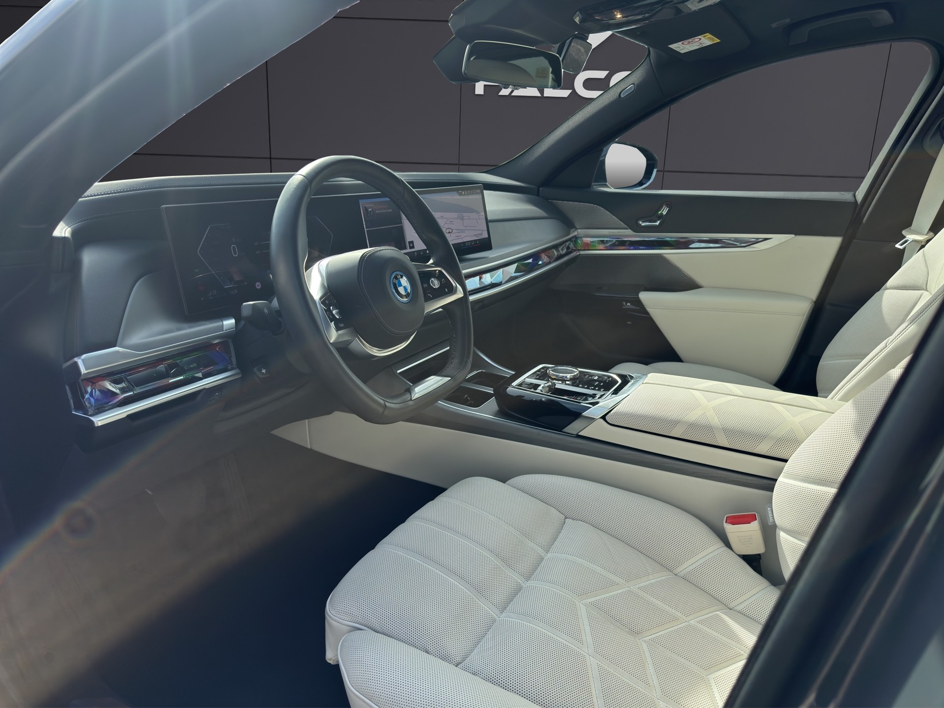 BMW 750e xDrive Steptronic-image-15