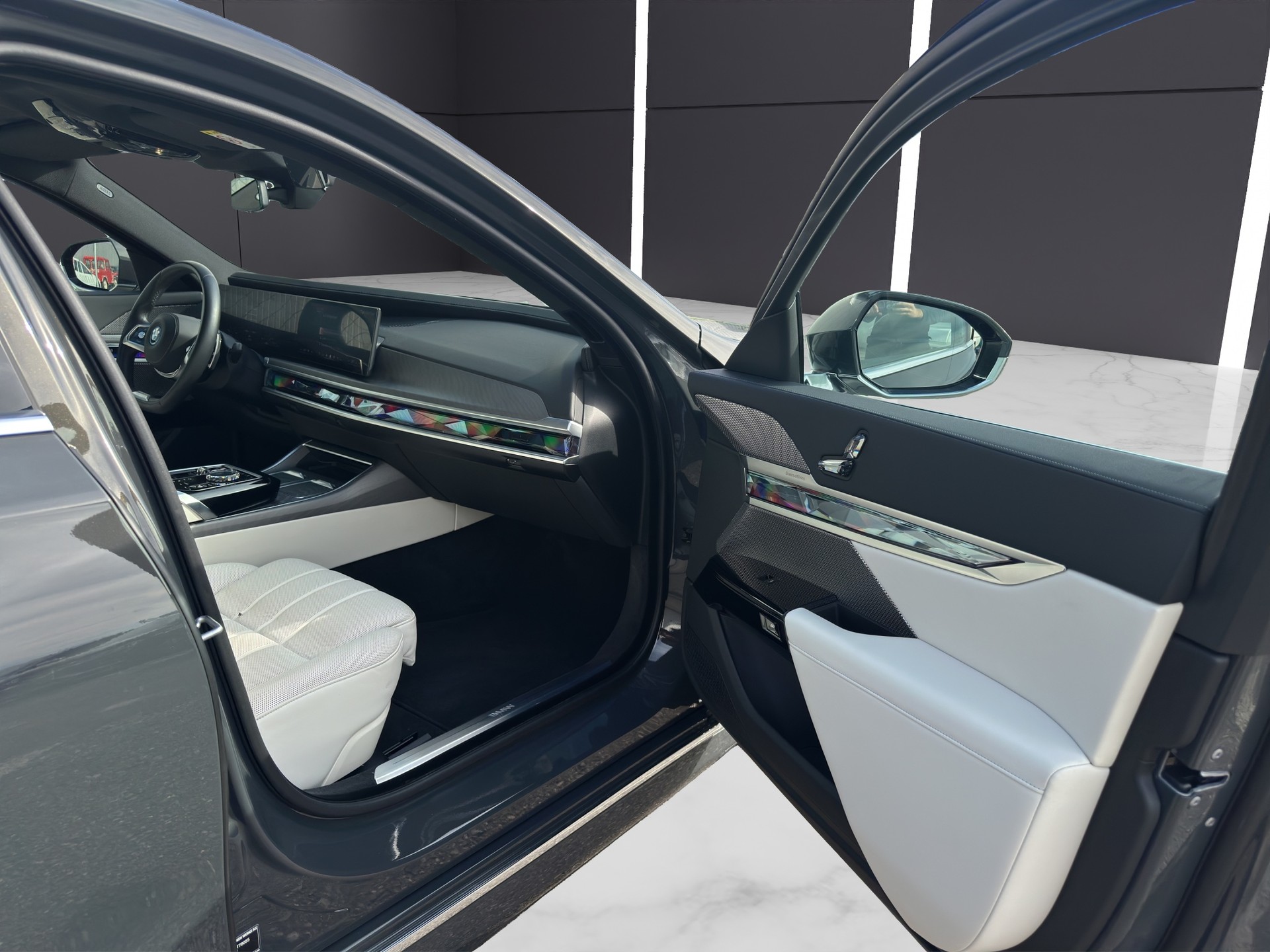 BMW 750e xDrive Steptronic-image-12