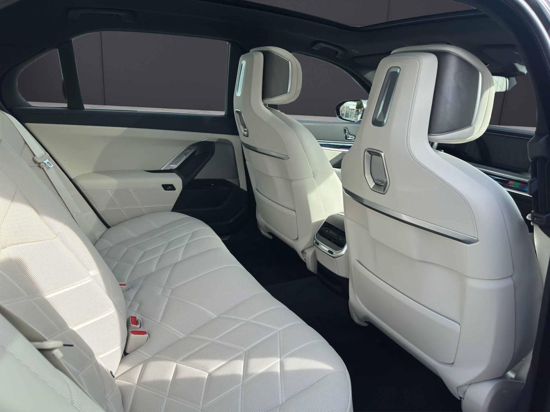 BMW 750e xDrive Steptronic-image-30