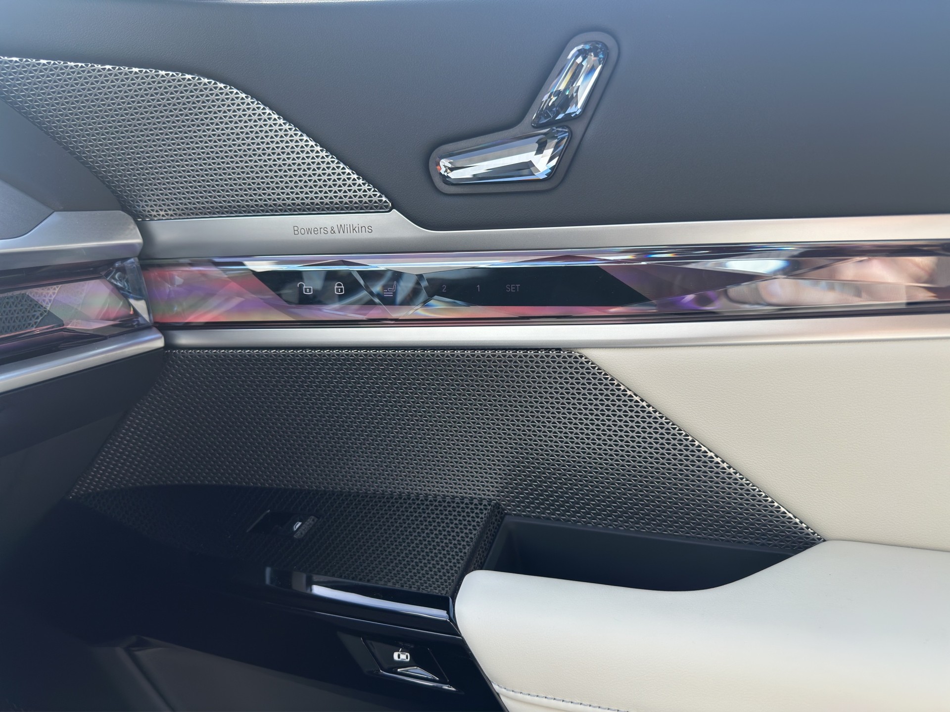 BMW 750e xDrive Steptronic-image-13