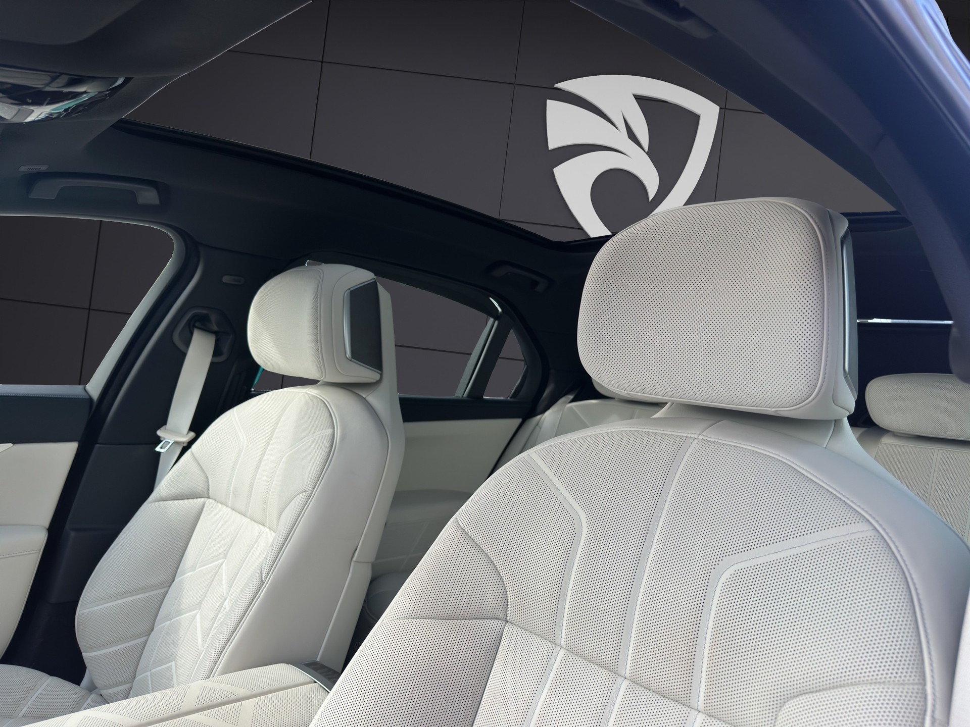 BMW 750e xDrive Steptronic-image-26