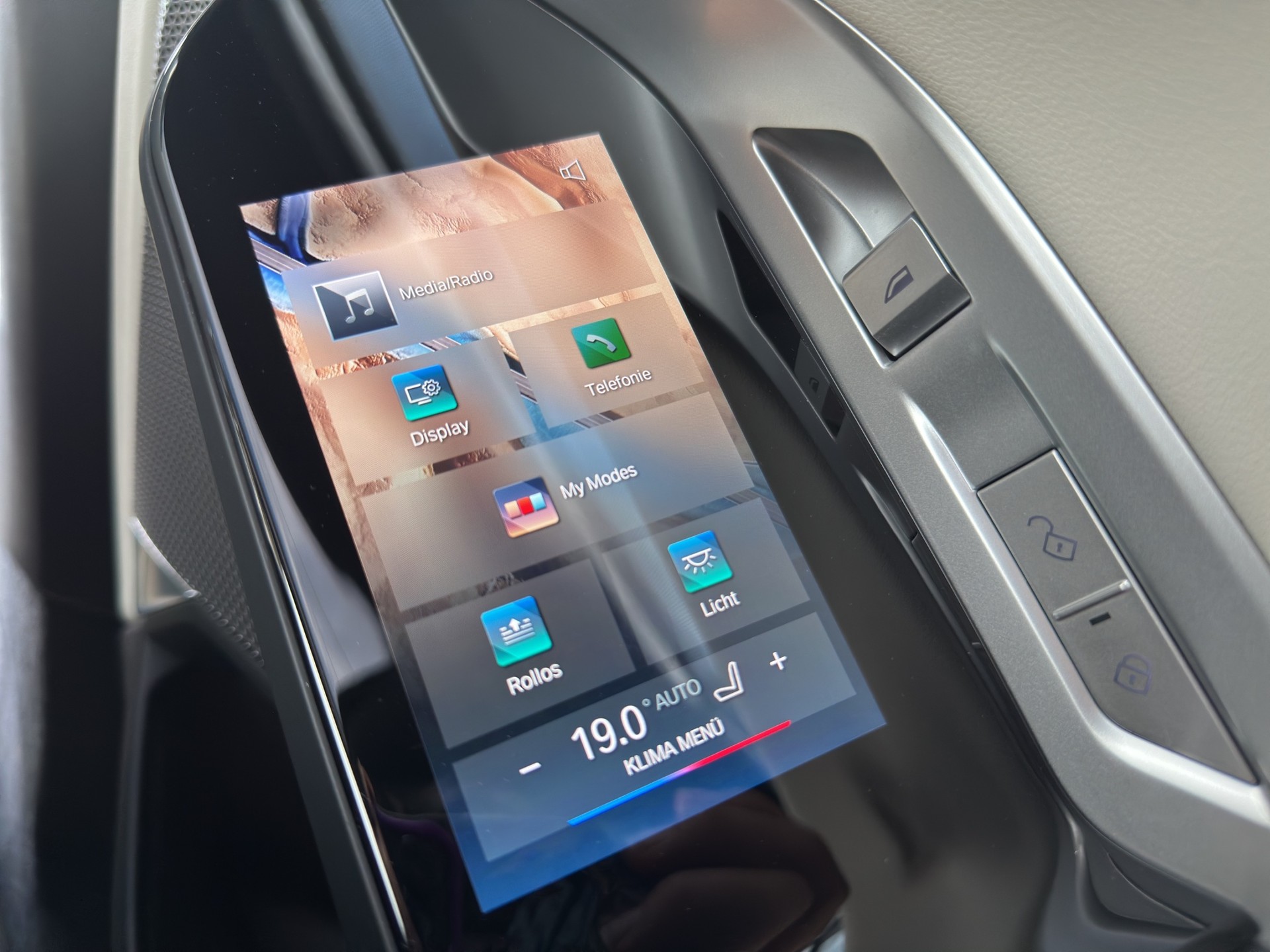 BMW 750e xDrive Steptronic-image-31