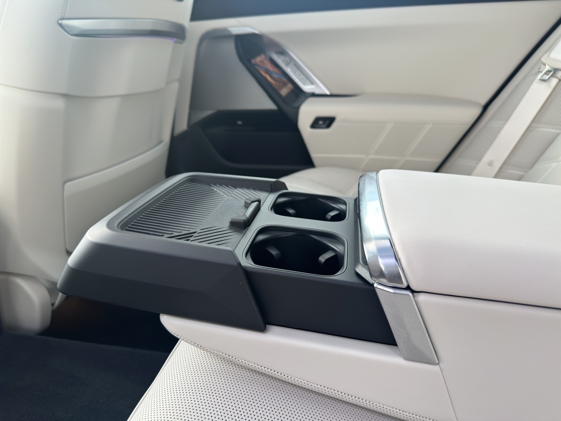 BMW 750e xDrive Steptronic-image-42