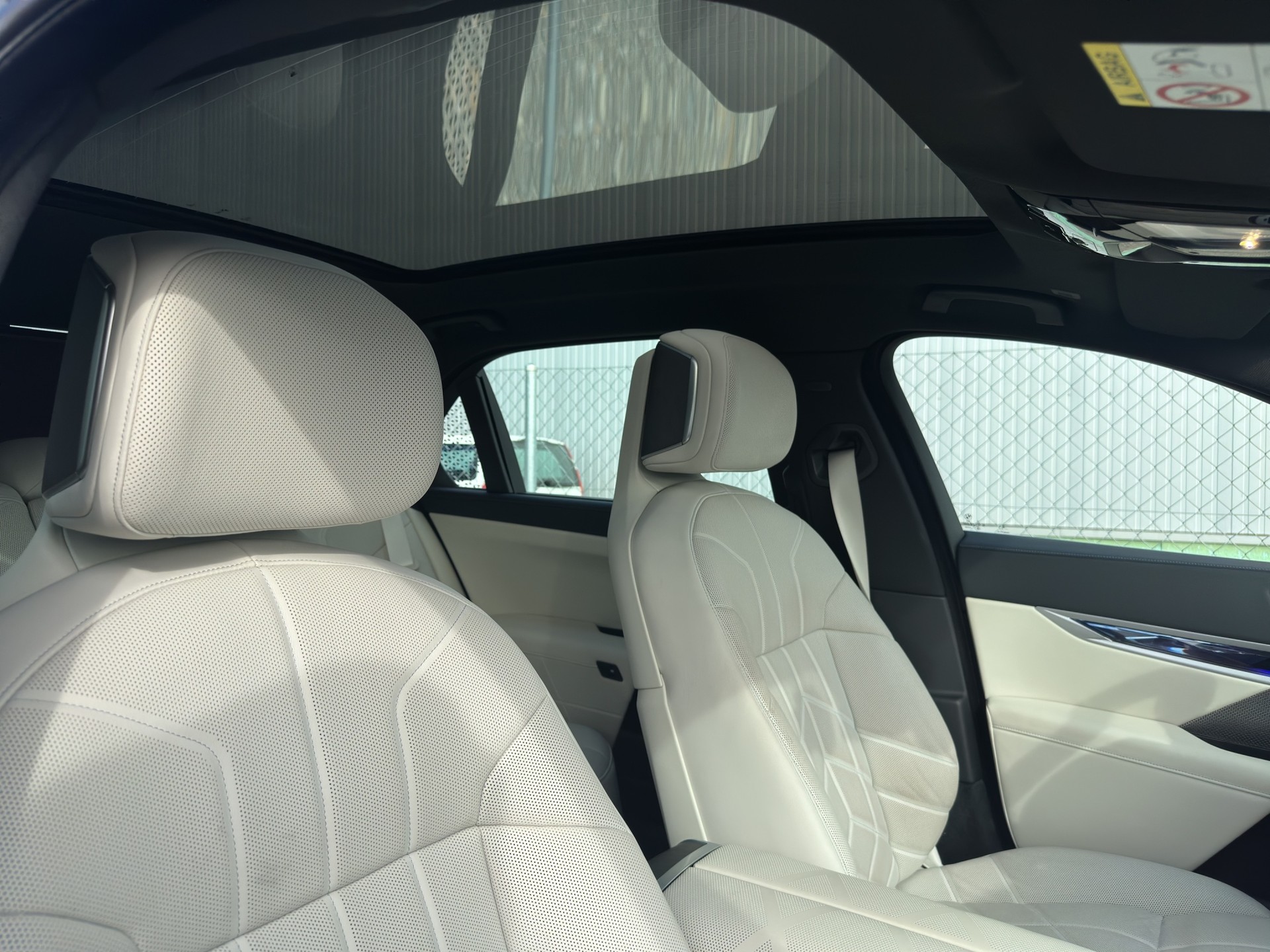 BMW 750e xDrive Steptronic-image-44