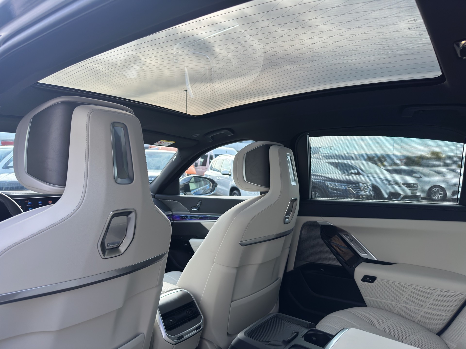 BMW 750e xDrive Steptronic-image-43