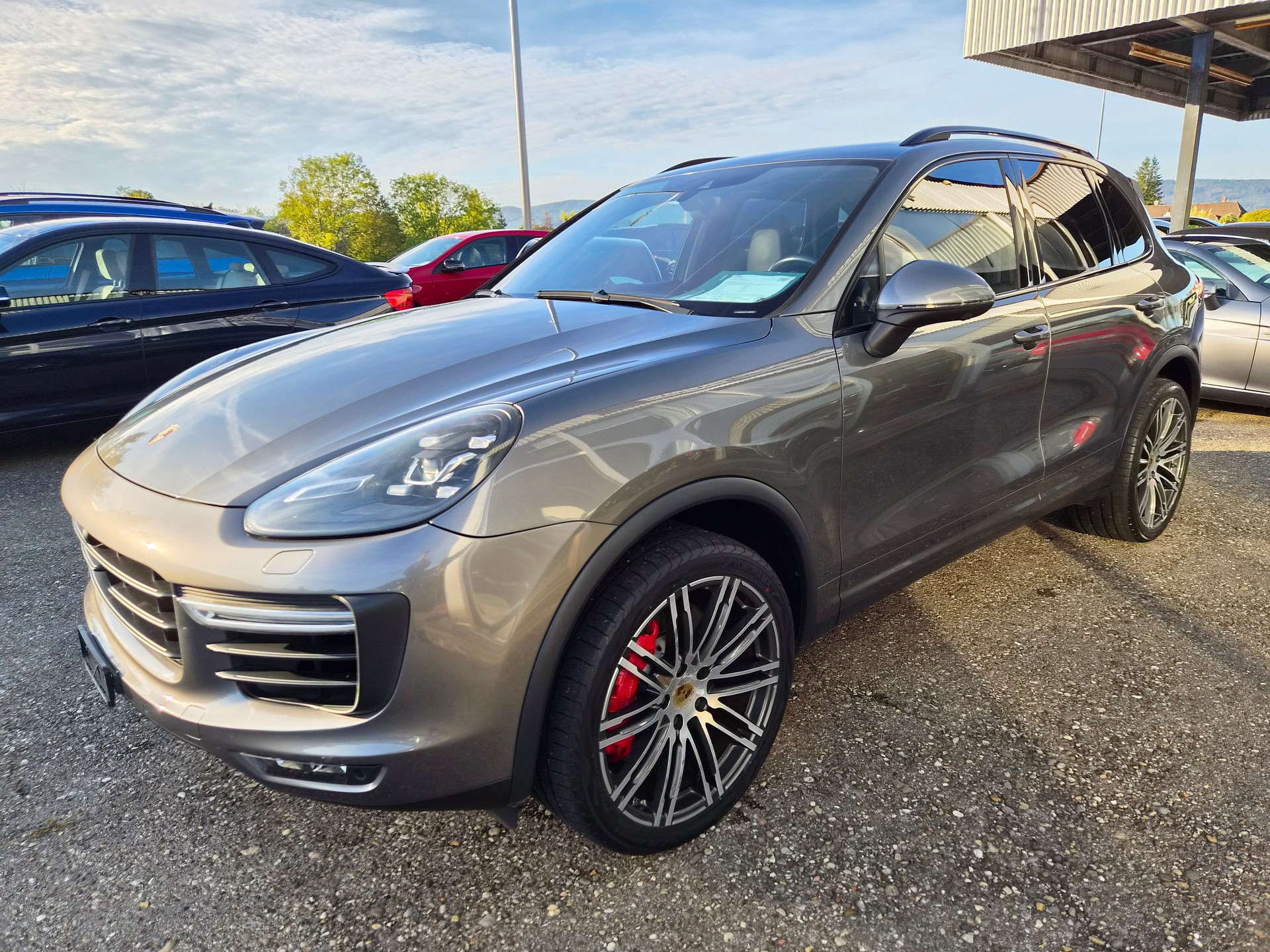 PORSCHE Cayenne Turbo-showroom-element-2