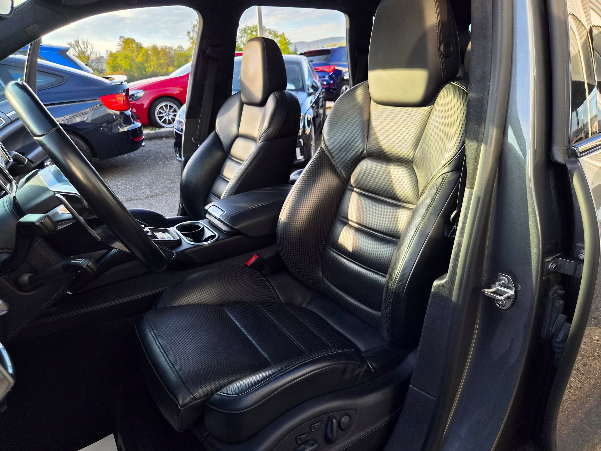PORSCHE Cayenne Turbo-image-8