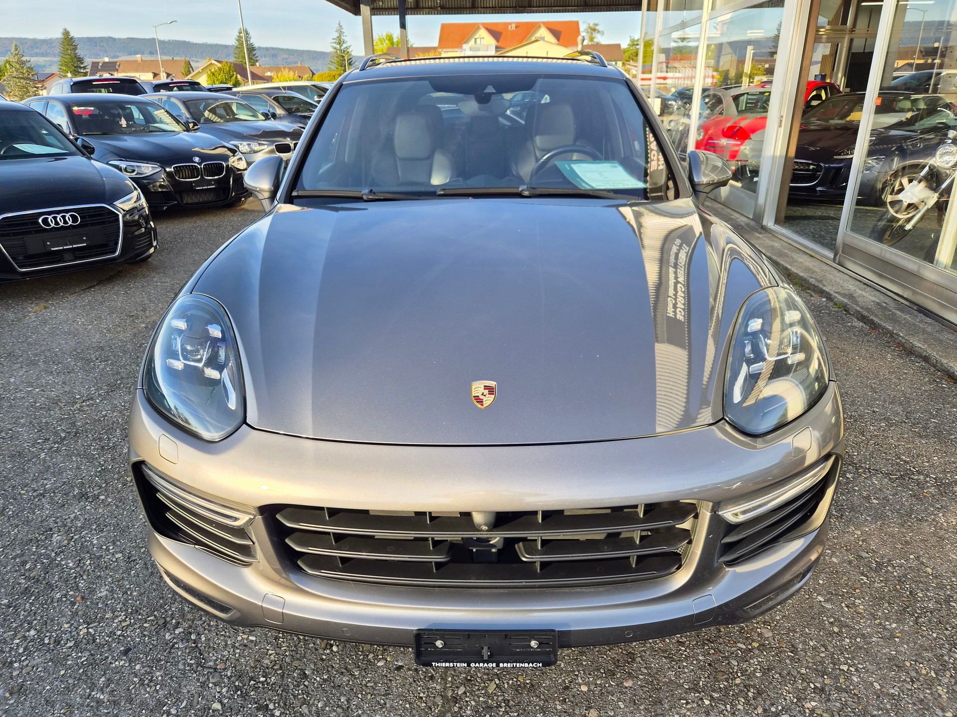 PORSCHE Cayenne Turbo-showroom-element-1