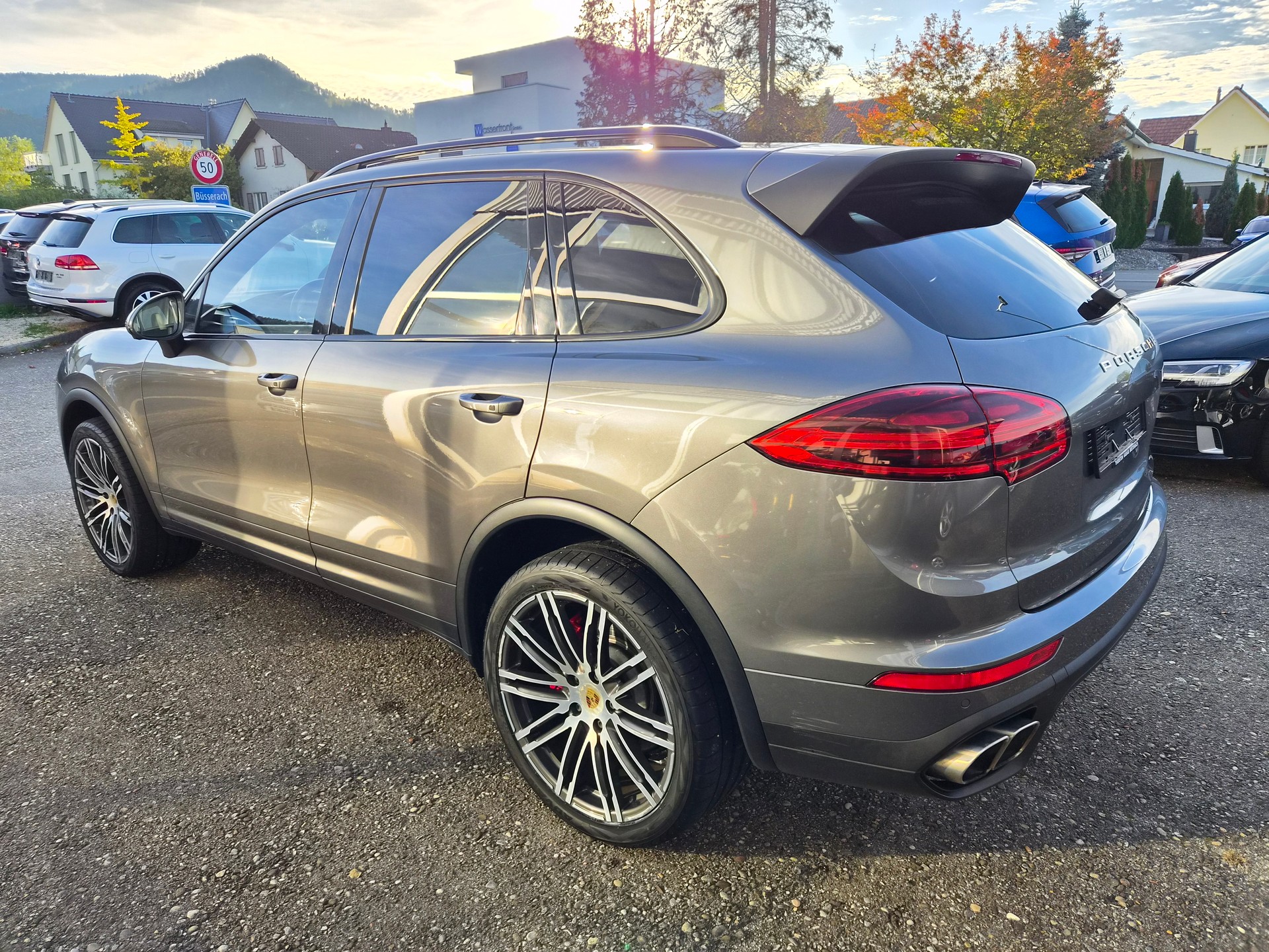 PORSCHE Cayenne Turbo-showroom-element-3