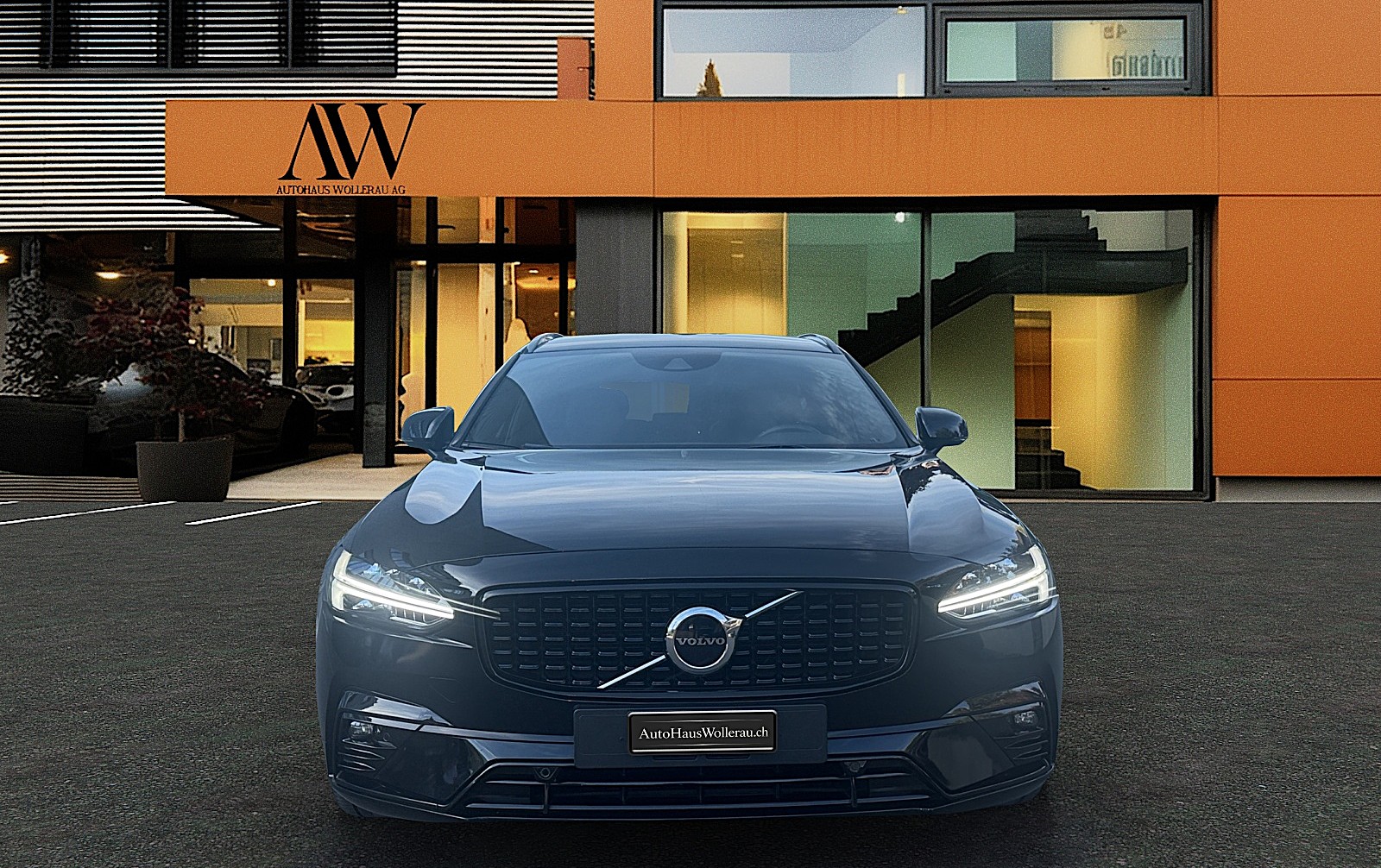 VOLVO V90 2.0 B4 Core-showroom-element-2