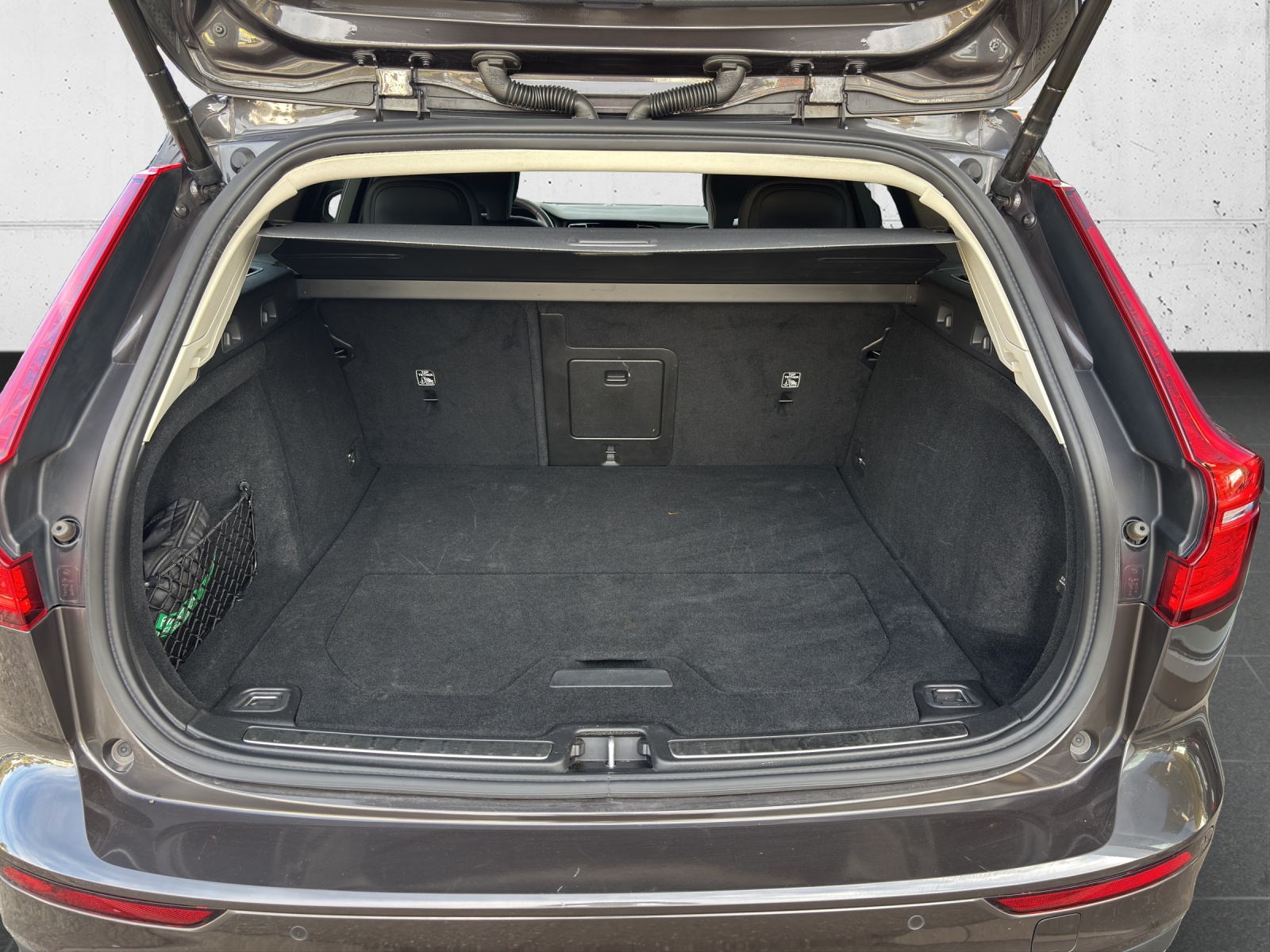 VOLVO V60 Cross Country B4 Mild Hybrid Core AWD Geartronic mit Standheizung & Winterräder-image-7