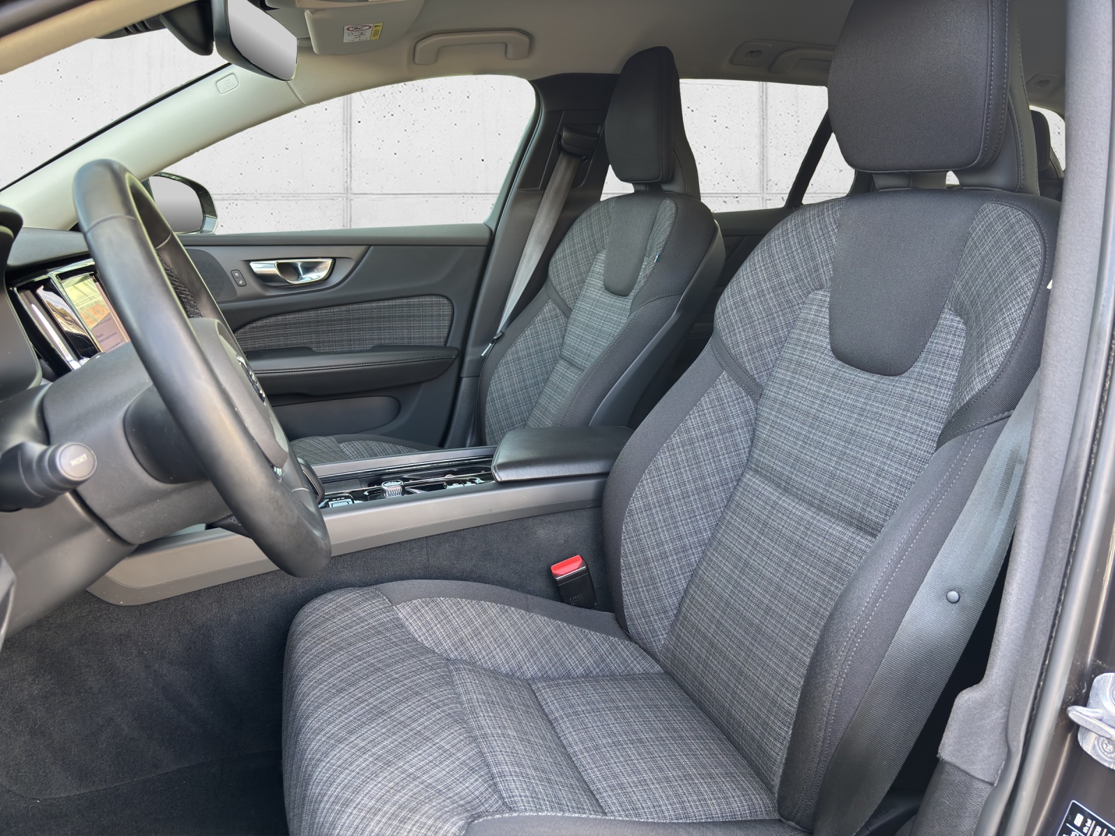 VOLVO V60 Cross Country B4 Mild Hybrid Core AWD Geartronic mit Standheizung & Winterräder-image-27