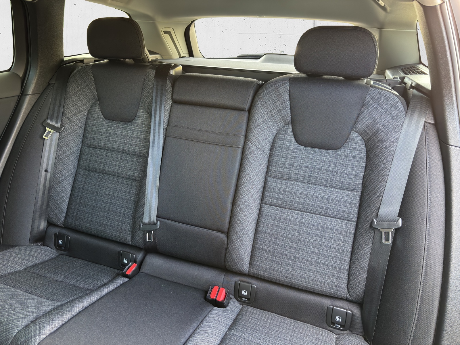 VOLVO V60 Cross Country B4 Mild Hybrid Core AWD Geartronic mit Standheizung & Winterräder-image-28