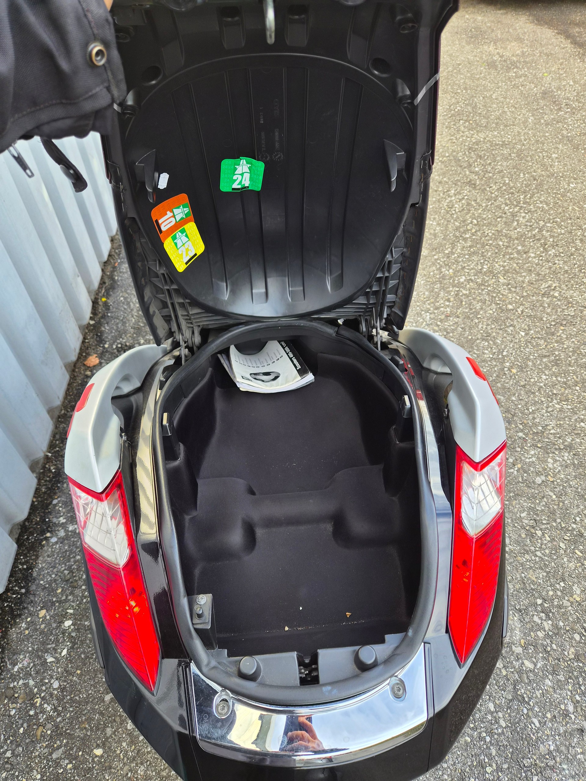 PEUGEOT Satelis 400 Premium-image-7