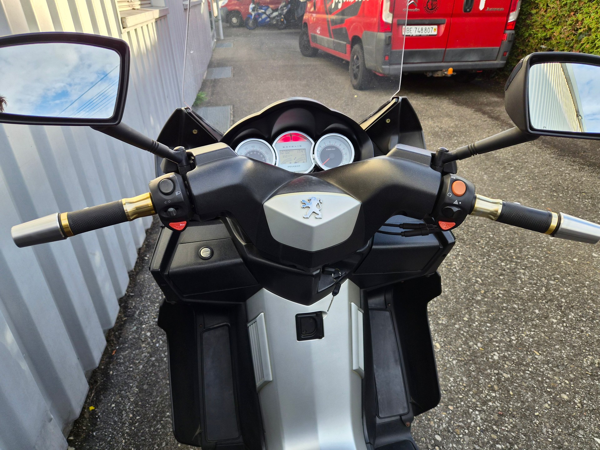 PEUGEOT Satelis 400 Premium-image-9