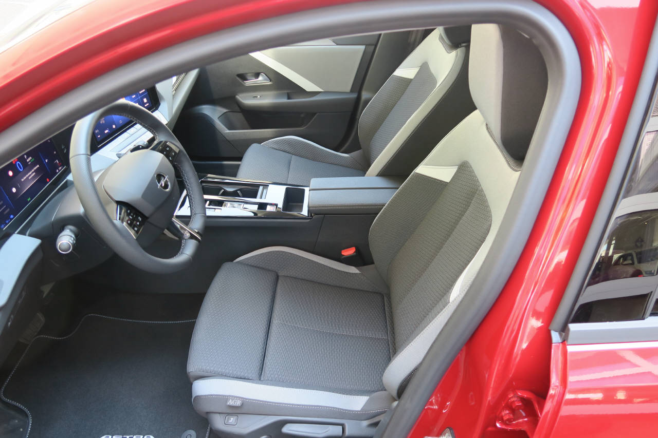 OPEL Astra 1.6 T PHEV 180 Swiss-showroom-element-3