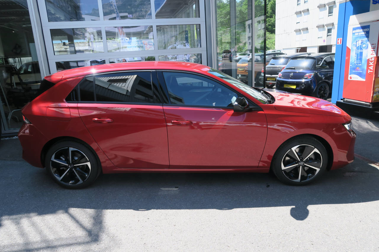 OPEL Astra 1.6 T PHEV 180 Swiss-showroom-element-1