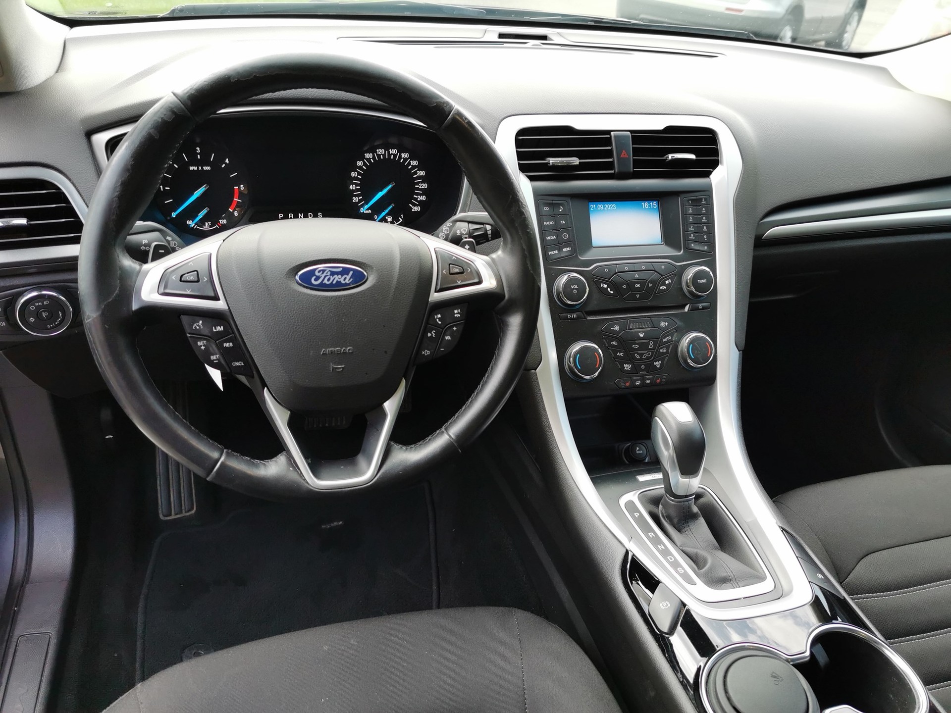 FORD Mondeo 2.0 TDCi Trend PowerShift-image-7