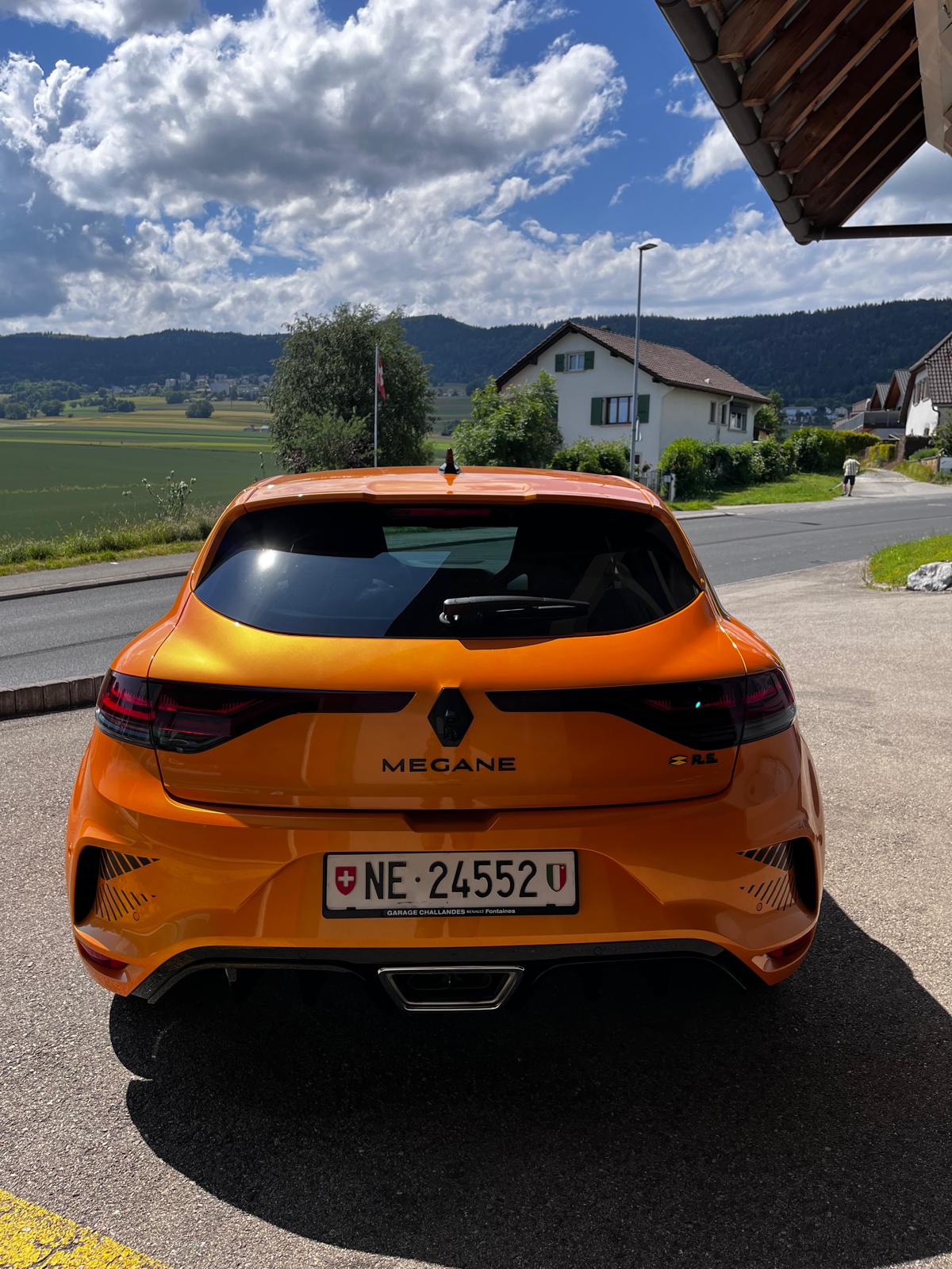 RENAULT Mégane R.S. Ultime 300 EDC-image-5