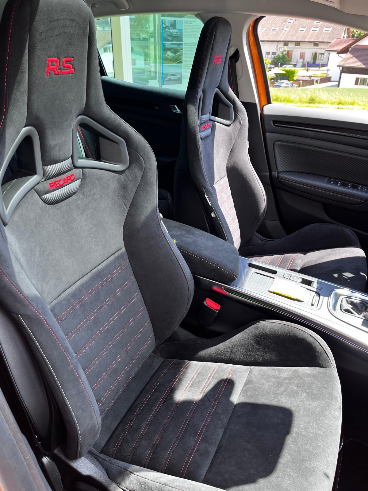 RENAULT Mégane R.S. Ultime 300 EDC-image-8