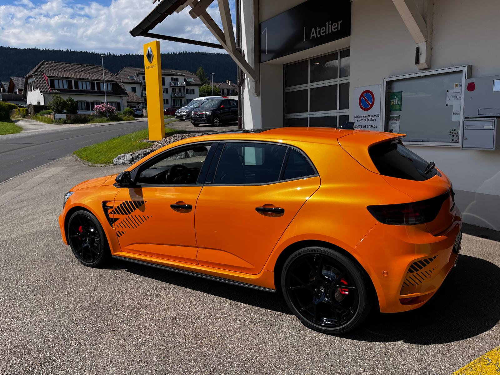 RENAULT Mégane R.S. Ultime 300 EDC-image-3