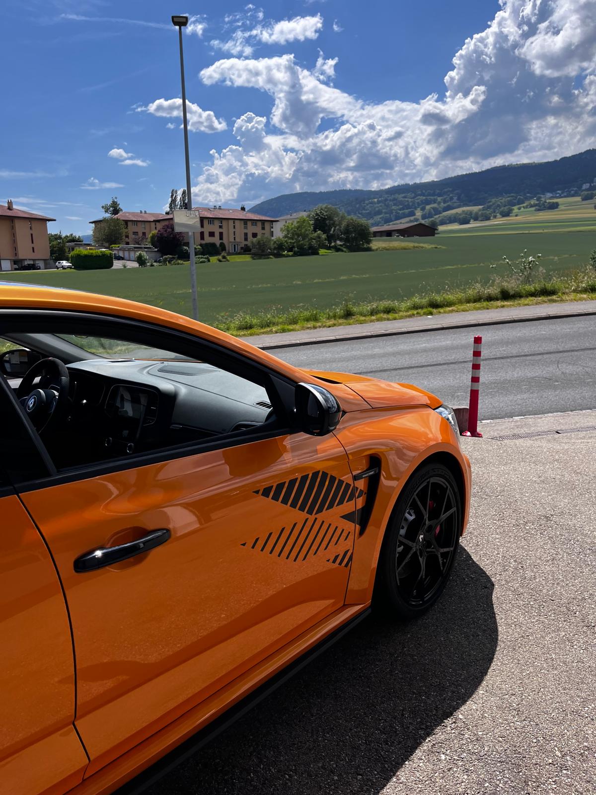 RENAULT Mégane R.S. Ultime 300 EDC-image-1