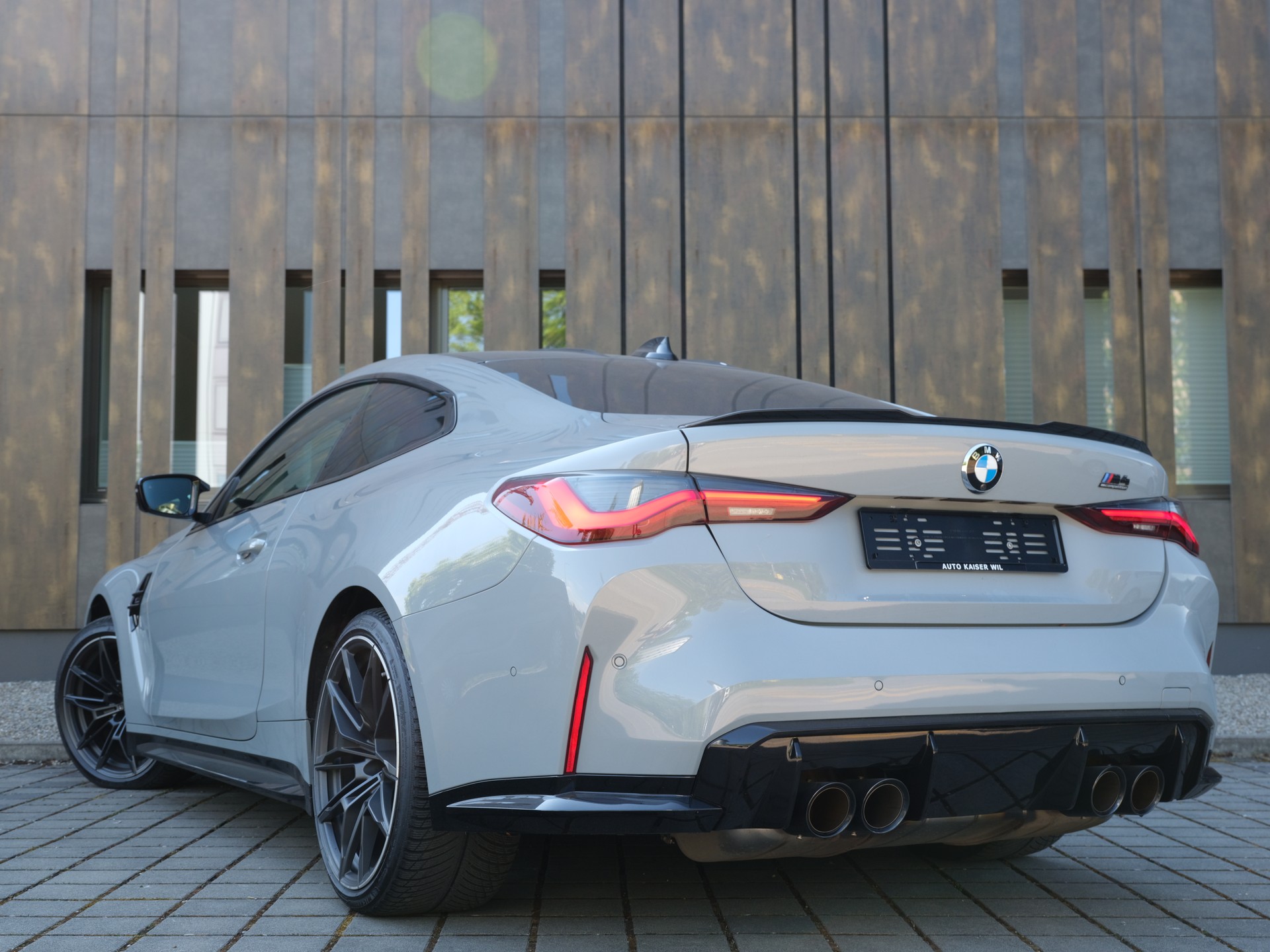 BMW M4 Coupé Competition M xDrive-image-8