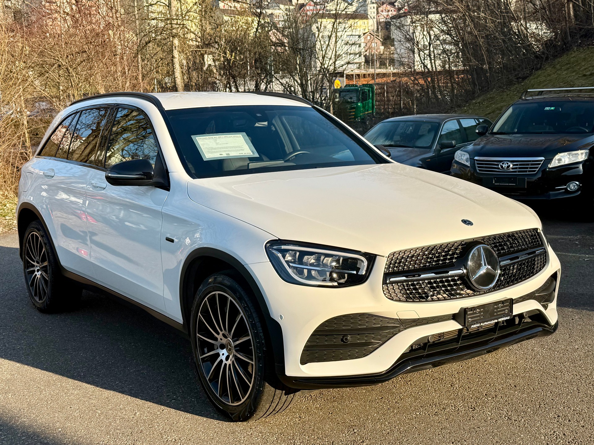 MERCEDES-BENZ GLC 300 e AMG Line 4Matic 9G-Tronic-image-3