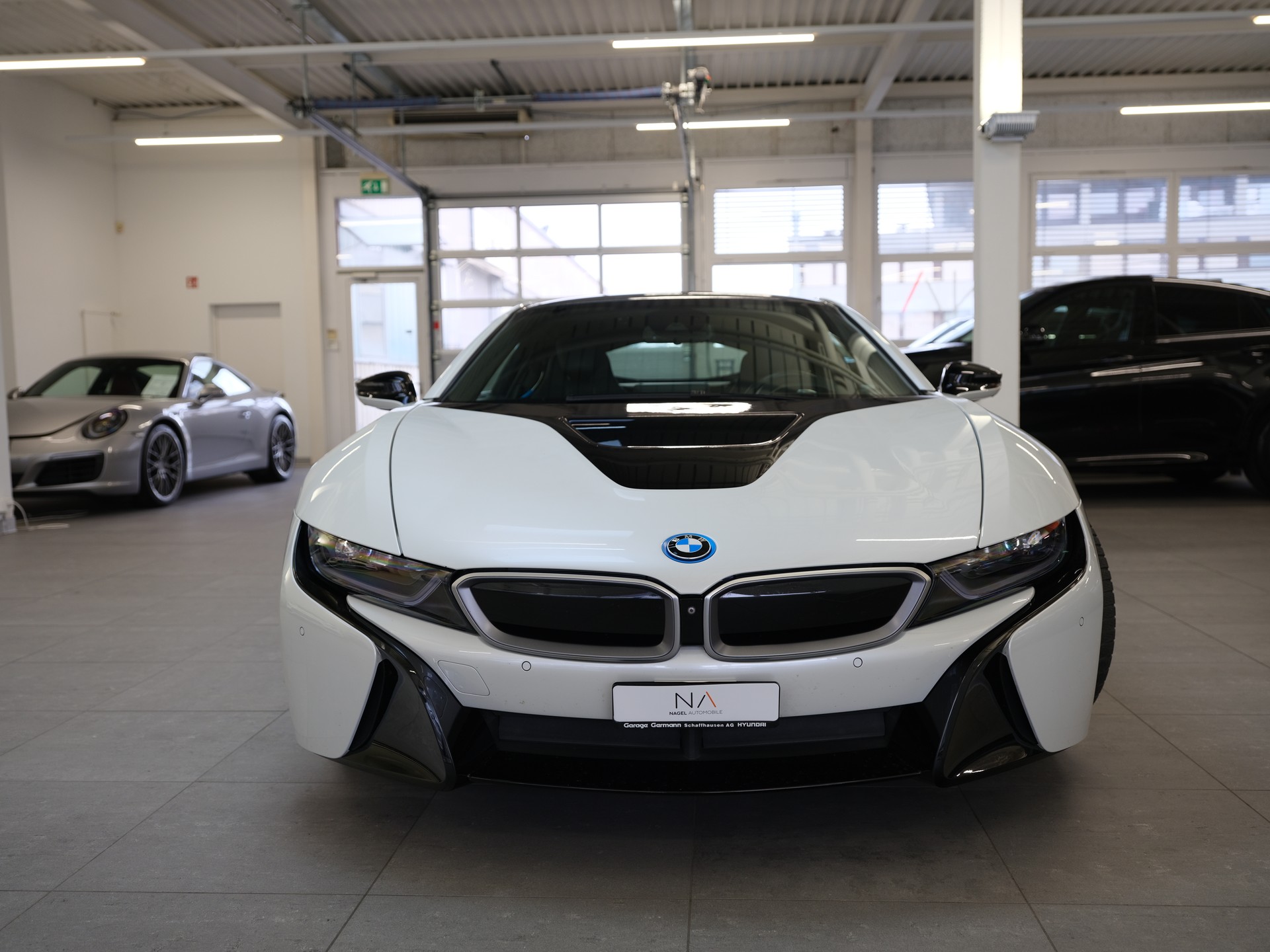 BMW i8 Coupé-showroom-element-1