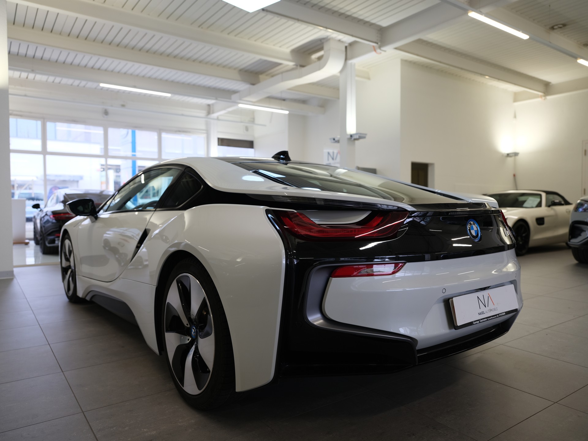 BMW i8 Coupé-showroom-element-3