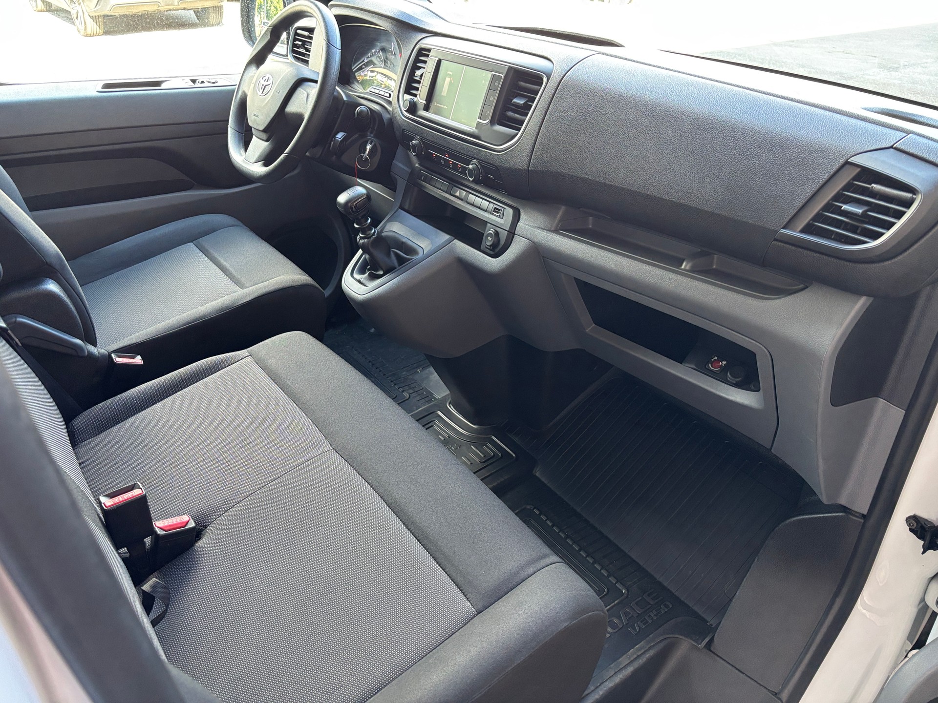 TOYOTA Proace 2.0D Shuttle-image-4