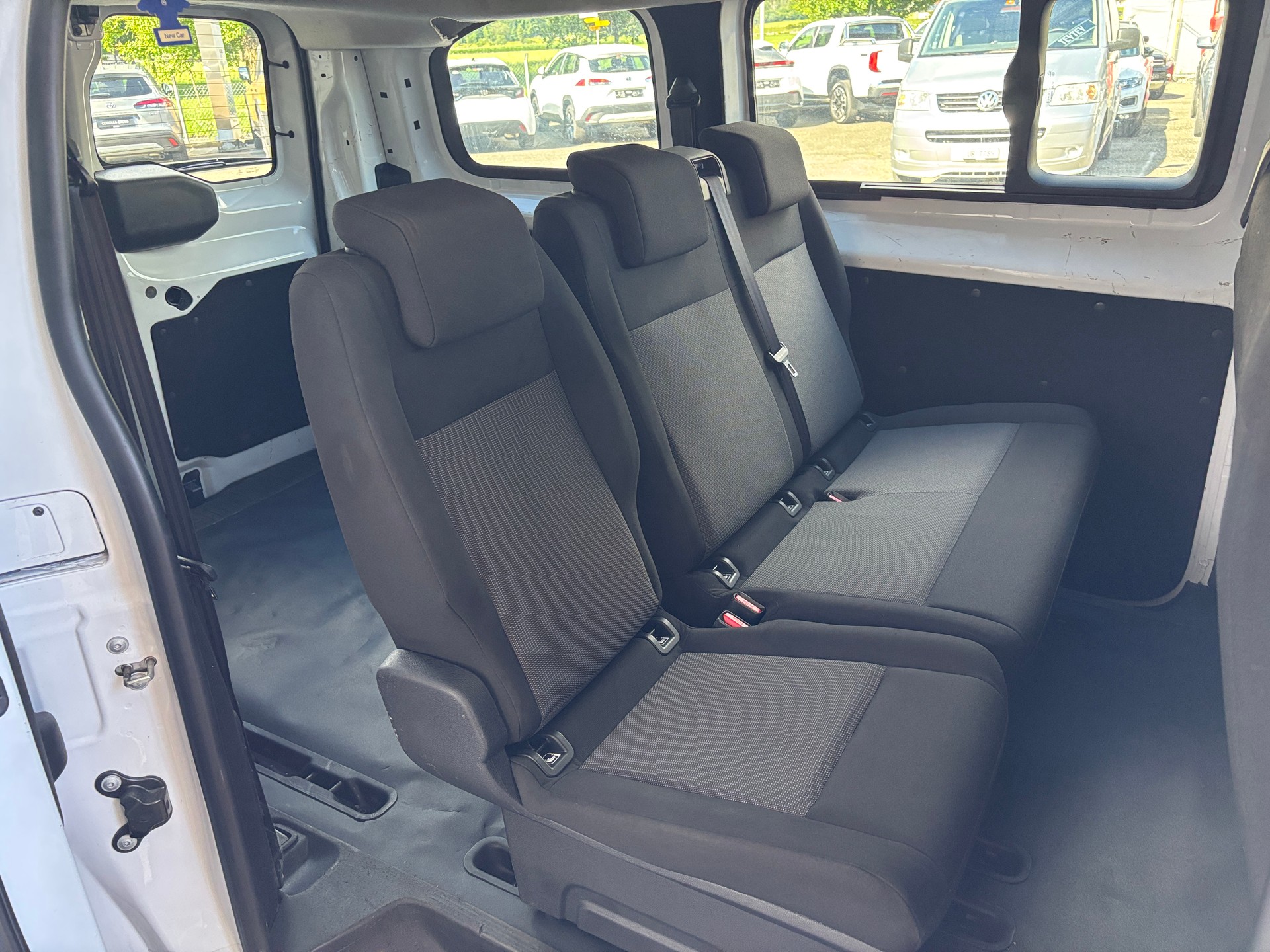 TOYOTA Proace 2.0D Shuttle-image-8