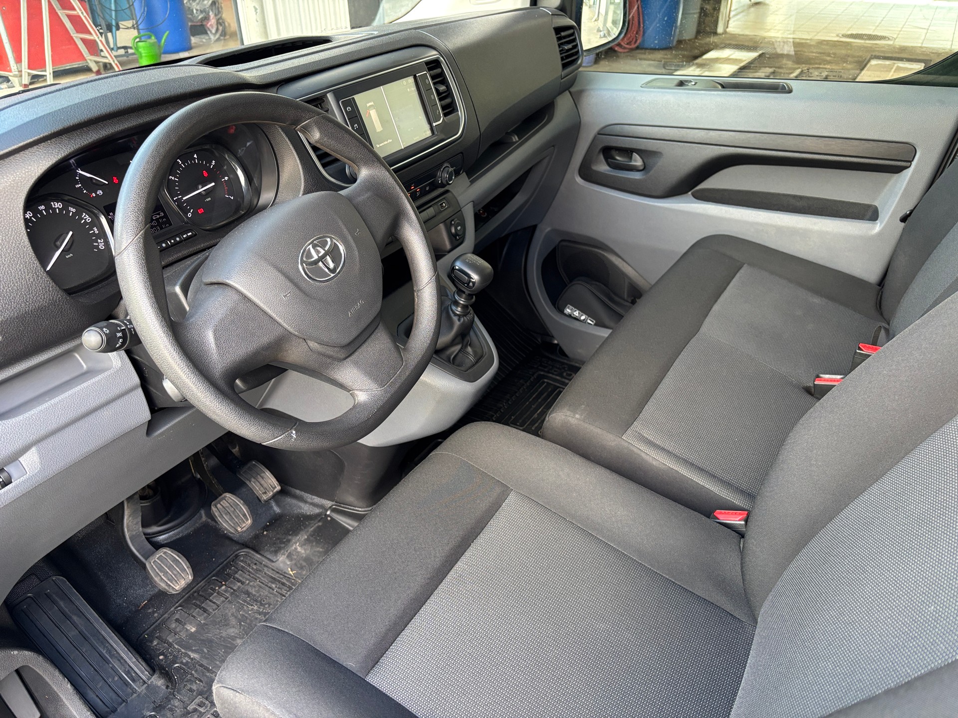 TOYOTA Proace 2.0D Shuttle-image-6