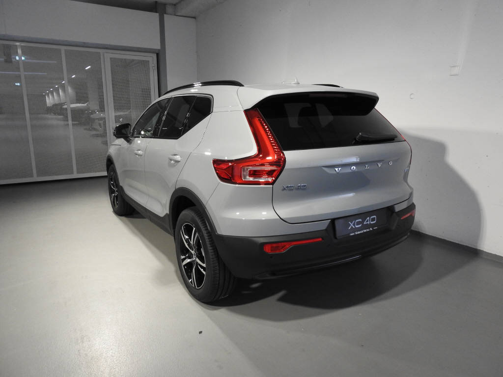 VOLVO XC40 2.0 B3 MH Core-showroom-element-3