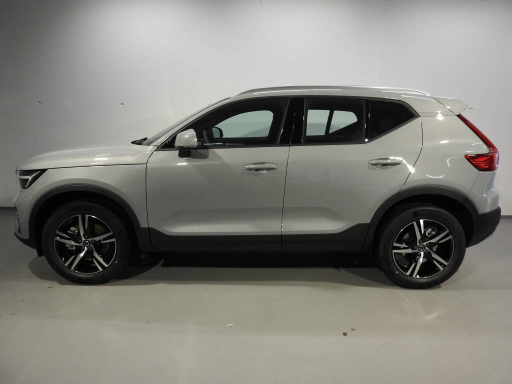 VOLVO XC40 2.0 B3 MH Core-showroom-element-1