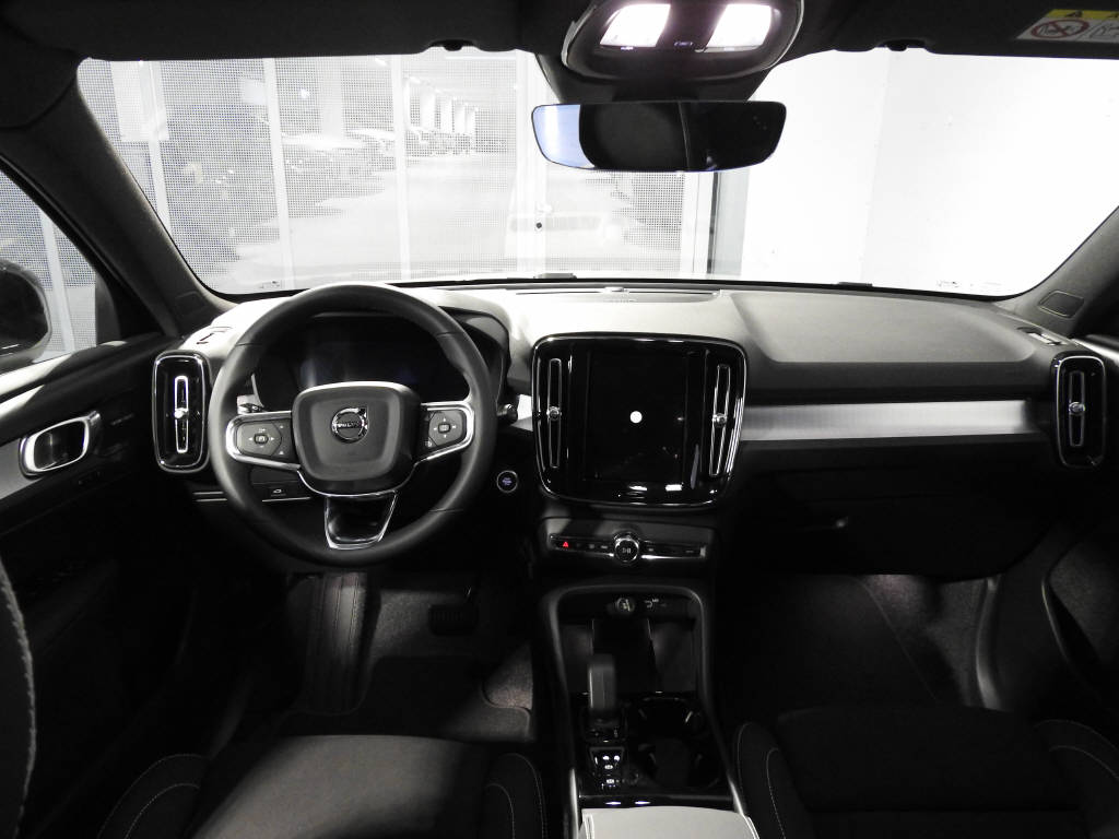 VOLVO XC40 2.0 B3 MH Core-image-9