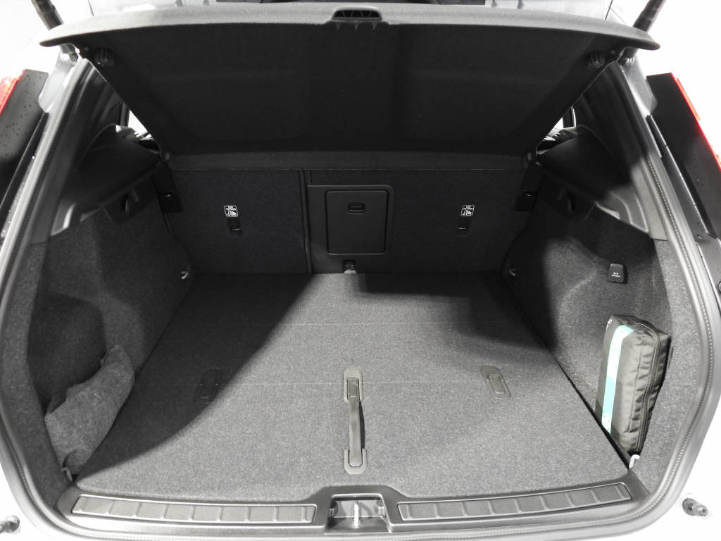 VOLVO XC40 2.0 B3 MH Core-image-5