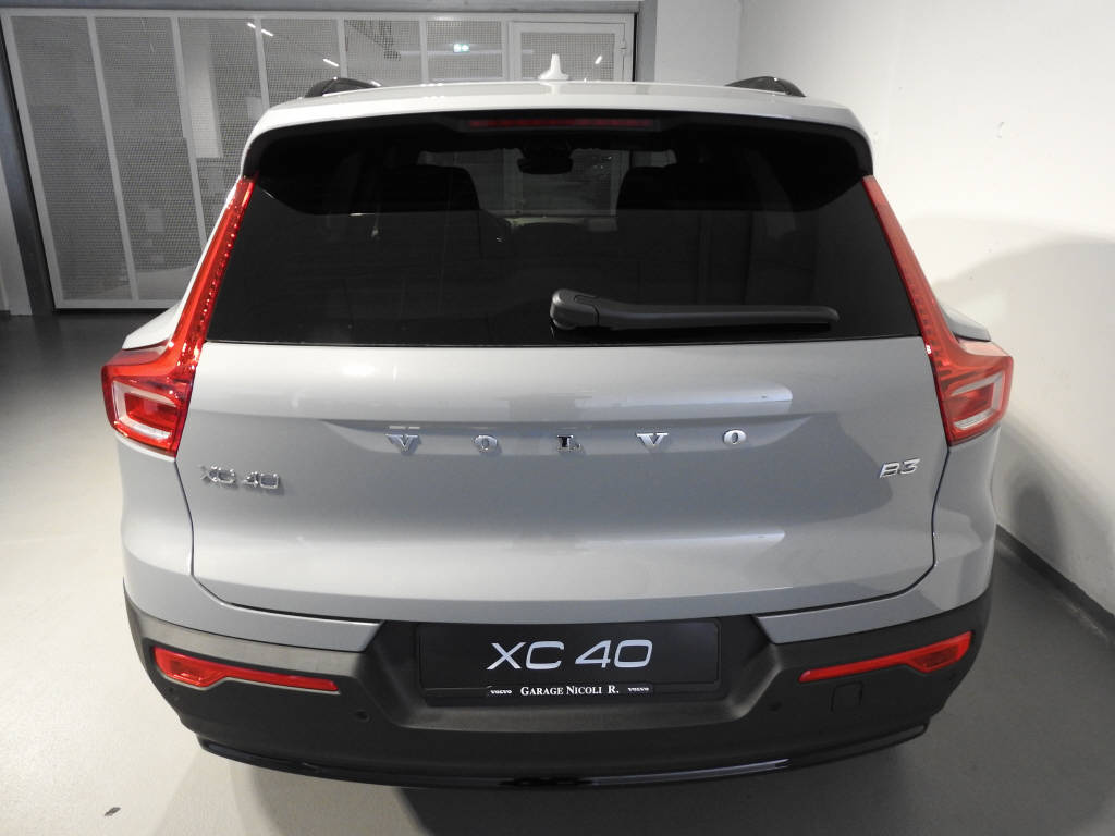 VOLVO XC40 2.0 B3 MH Core-image-4