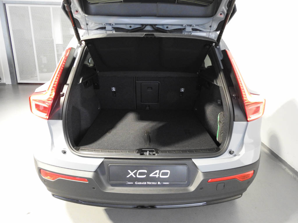 VOLVO XC40 2.0 B3 MH Core-image-5
