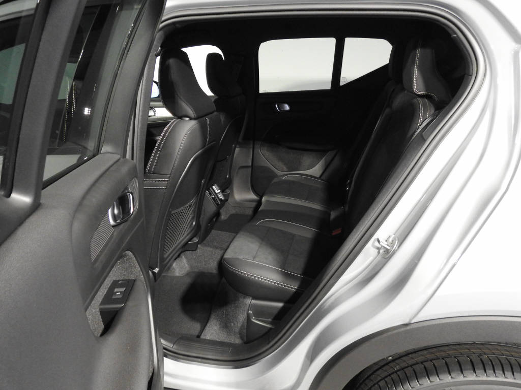VOLVO XC40 2.0 B3 MH Core-image-12