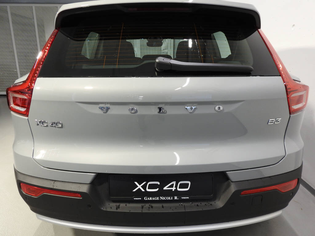VOLVO XC40 2.0 B3 MH Core-image-4